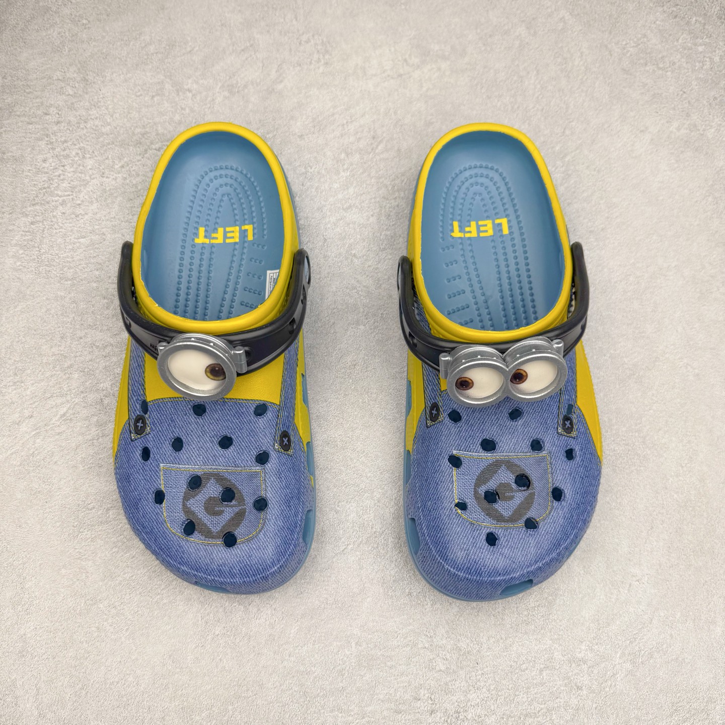 Crocs Classic Clog卡骆驰小黄人联名限定合作系列EVA经典一脚蹬包头洞洞鞋 男女同款 超轻Croslite专利材料打造 鞋面更加耐用易清洗 该鞋款轻盈舒适 2002年 经典克骆格诞生 秉承外形简单 穿着舒适的初衷 不断为消费者带来舒适的穿着体验 穿出“趣”味 鞋面洞洞可搭彰显个性的智必星 一鞋两穿 可调节式后跟带增添鞋身的稳固性能 放前面变成愜意舒适的凉拖 放后面行走跑跳更加稳妥 Croslite ™材料 封闭式细胞树脂 能够在体温作用下自动变形以适应脚部形状 涉水性优秀的同时易于清洁 抓地力强 不易打滑 Crocs的核心理念：轻便 灵活 全方位的舒适感 同步官方尺码：M4（36-37） M5（37-38）M6（38-39）M7（39-40）M8（41-42）M9（42-43）M10（43-44）M11（45-46）-选品中心