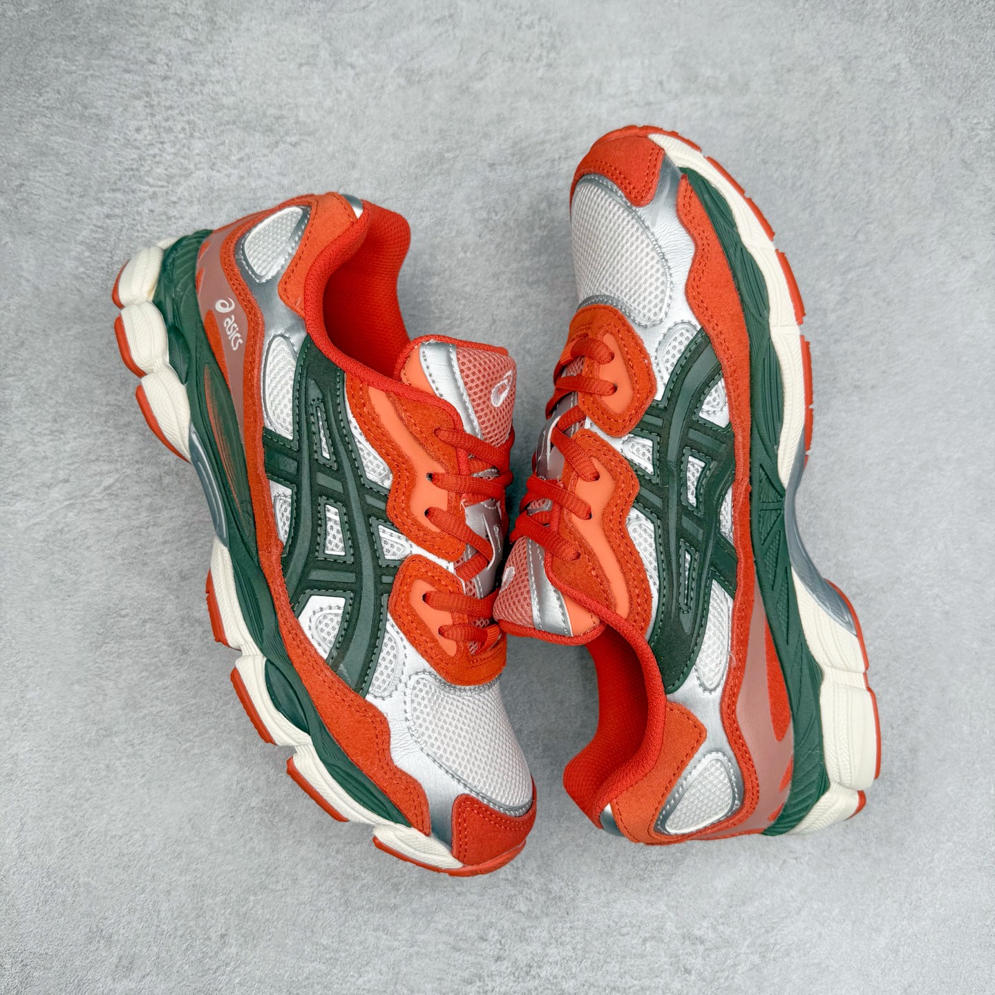 图片[3]-Asics GEL-NYC 亚瑟士防滑耐磨透气低帮运动休闲鞋 GEL-NYC™ 运动鞋的灵感源自传统和现代高性能跑步风格 其鞋面结构参考了 2000 年代初的 GEL-NIMBUS™ 3 鞋 并将其与 MC-PLUS V 设计中的各种装饰融为一体 该工装通过使用 GEL-CUMULUS® 16 鞋的工装系统来对比鞋面的复古风格 通过轻质泡沫和 GEL® 技术嵌入物的结合 这种中底结构有助于创造先进的脚底舒适度 尺码：36 37 37.5 38 39 40.5 41.5 42 42.5 43.5 44 45-选品中心