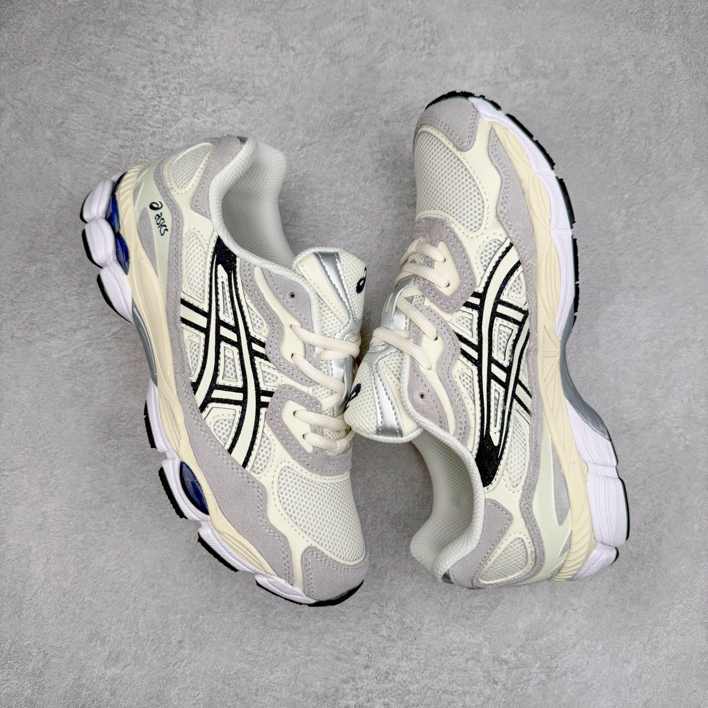 图片[3]-Asics GEL-NYC 亚瑟士防滑耐磨透气低帮运动休闲鞋 GEL-NYC™ 运动鞋的灵感源自传统和现代高性能跑步风格 其鞋面结构参考了 2000 年代初的 GEL-NIMBUS™ 3 鞋 并将其与 MC-PLUS V 设计中的各种装饰融为一体 该工装通过使用 GEL-CUMULUS® 16 鞋的工装系统来对比鞋面的复古风格 通过轻质泡沫和 GEL® 技术嵌入物的结合 这种中底结构有助于创造先进的脚底舒适度 尺码：36 37 37.5 38 39 40.5 41.5 42 42.5 43.5 44 45-选品中心