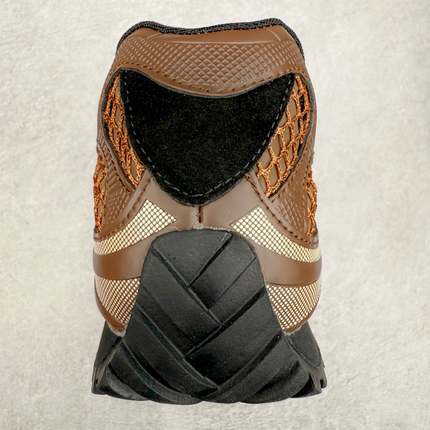 图片[8]-BOTTEGA VENETA Orbit Runner BV葆蝶家时尚休闲王一博同款老爹鞋运动鞋 原版开发 一比一打造 相似度百分之99以上 市场一梯队级别品质 区别市场任何标文顶级品质版本 采用轻质科技网布面料 搭配几何图案设计橡胶外底 王炸系列 高版本 认准套包工艺 实际增高很多哦 还是一样显腿细非常nice 耐玩耐造 对标对版 套包鞋工艺 认准高版本 大底选用拼色TPU大底 配置原版包装 尺码：35 36 37 38 39 40 41 42 43 44 45-选品中心