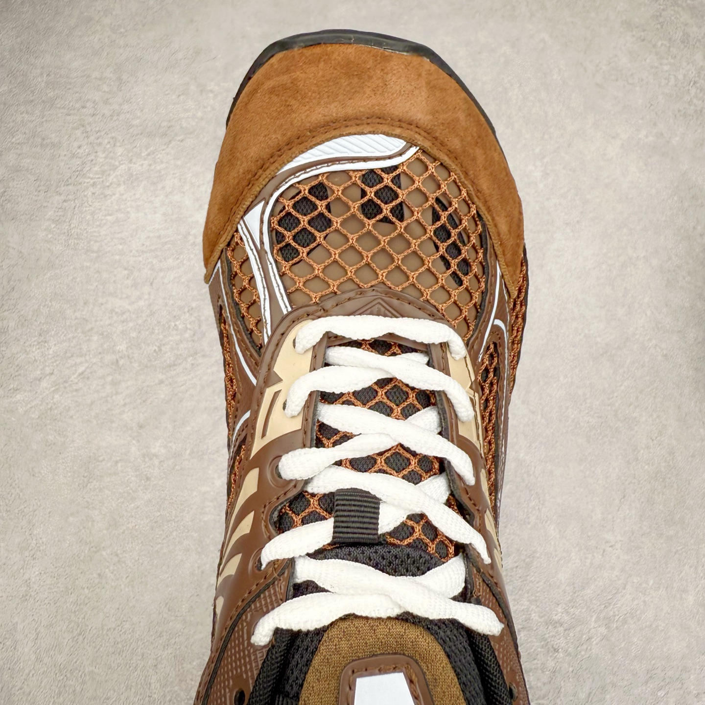 图片[4]-BOTTEGA VENETA Orbit Runner BV葆蝶家时尚休闲王一博同款老爹鞋运动鞋 原版开发 一比一打造 相似度百分之99以上 市场一梯队级别品质 区别市场任何标文顶级品质版本 采用轻质科技网布面料 搭配几何图案设计橡胶外底 王炸系列 高版本 认准套包工艺 实际增高很多哦 还是一样显腿细非常nice 耐玩耐造 对标对版 套包鞋工艺 认准高版本 大底选用拼色TPU大底 配置原版包装 尺码：35 36 37 38 39 40 41 42 43 44 45-选品中心