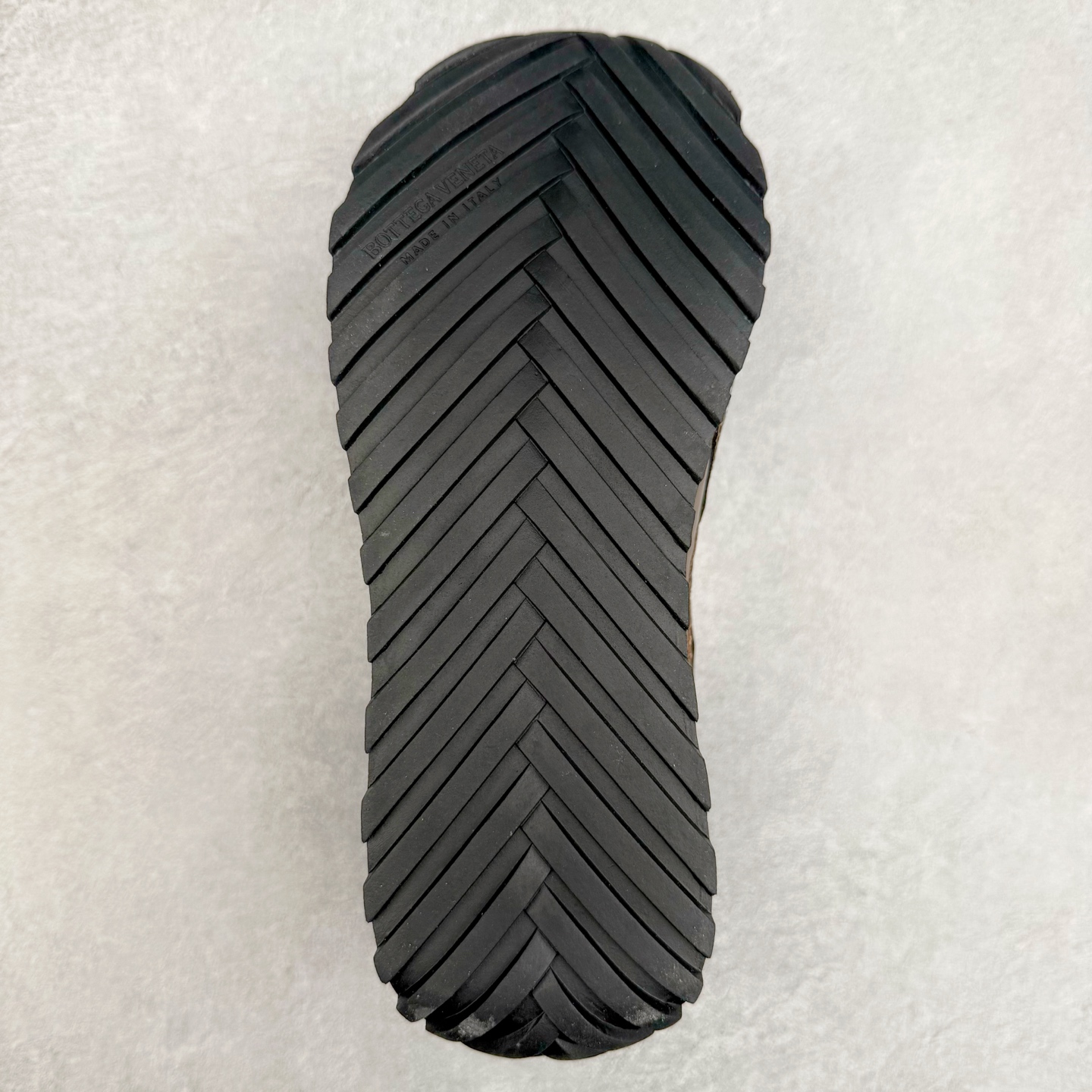 图片[9]-BOTTEGA VENETA Orbit Runner BV葆蝶家时尚休闲王一博同款老爹鞋运动鞋 原版开发 一比一打造 相似度百分之99以上 市场一梯队级别品质 区别市场任何标文顶级品质版本 采用轻质科技网布面料 搭配几何图案设计橡胶外底 王炸系列 高版本 认准套包工艺 实际增高很多哦 还是一样显腿细非常nice 耐玩耐造 对标对版 套包鞋工艺 认准高版本 大底选用拼色TPU大底 配置原版包装 尺码：35 36 37 38 39 40 41 42 43 44 45-选品中心