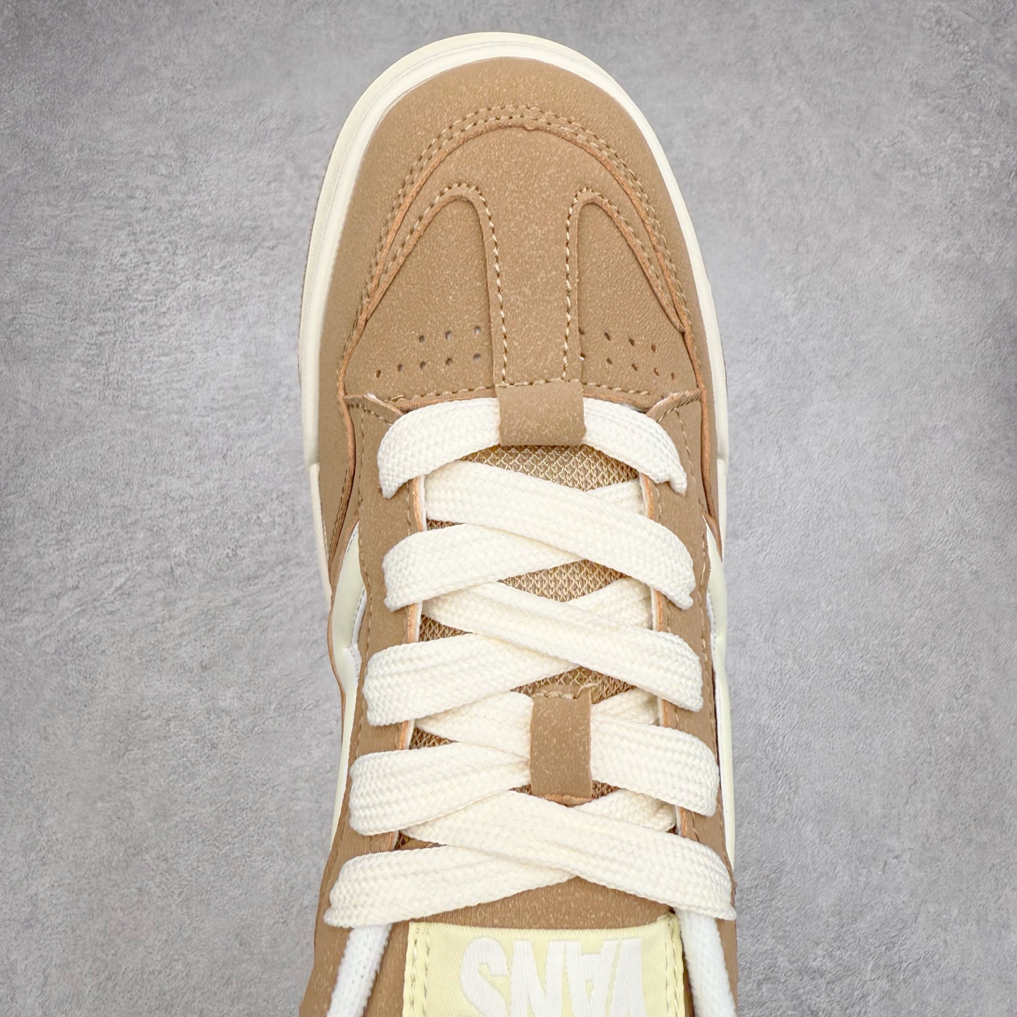 图片[4]-Vans Upland CL 棕色 范斯官方 美式复古休闲运动鞋 鞋面采用麂皮拼接皮质而成 质感十足 经典小V侧标饰条 整体以胖胖的面包滑板鞋样式示人 复古鞋型重演千禧风 货号：VN000D1HE2V 尺码：36 36.5 37 38 38.5 39 40 40.5 41 42 42.5 43 44 45 正常码-选品中心