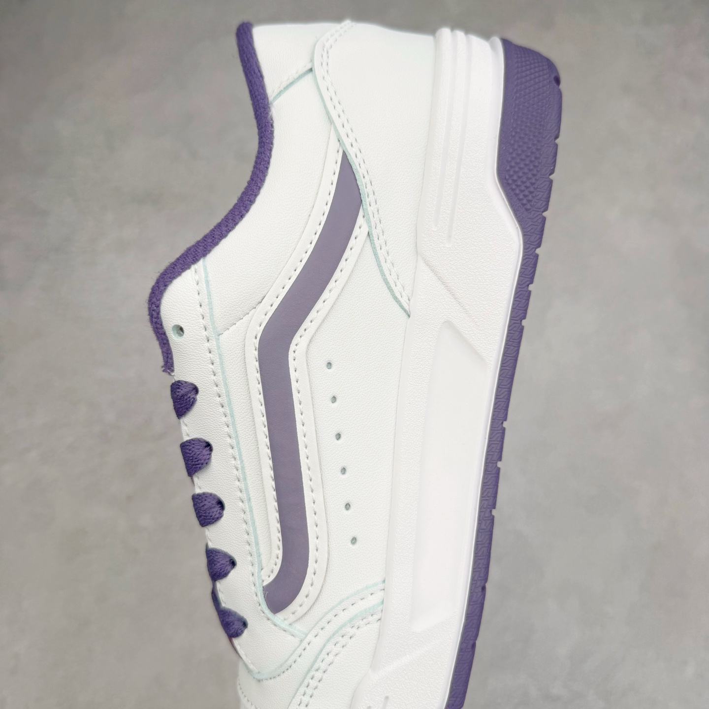 图片[7]-全新鞋型 Vans Hylane 白紫 范斯官方 美式复古休闲运动鞋 本季 Vans 推出的全新鞋型 Hylane 继承了复古千禧滑板鞋 Upland 的设计精髓，鞋面整体以胖胖的面包滑板鞋样式示人，在设计上 Hylane 更是做出了更多现代化的改动。 货号：VN000D1JPRP 尺码：36 36.5 37 38 38.5 39 40 40.5 41 42 42.5 43 44 45 正常码-选品中心