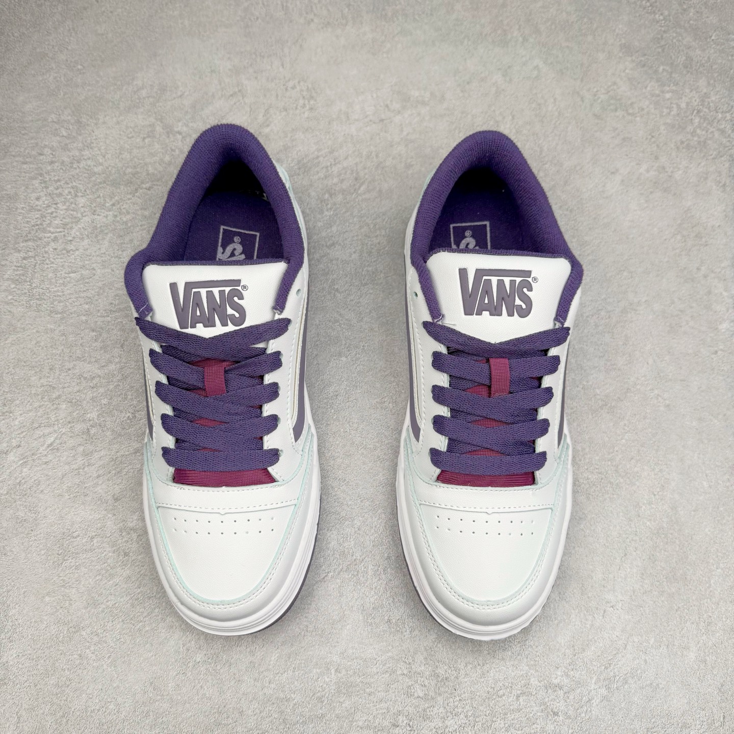 图片[2]-全新鞋型 Vans Hylane 白紫 范斯官方 美式复古休闲运动鞋 本季 Vans 推出的全新鞋型 Hylane 继承了复古千禧滑板鞋 Upland 的设计精髓，鞋面整体以胖胖的面包滑板鞋样式示人，在设计上 Hylane 更是做出了更多现代化的改动。 货号：VN000D1JPRP 尺码：36 36.5 37 38 38.5 39 40 40.5 41 42 42.5 43 44 45 正常码-选品中心