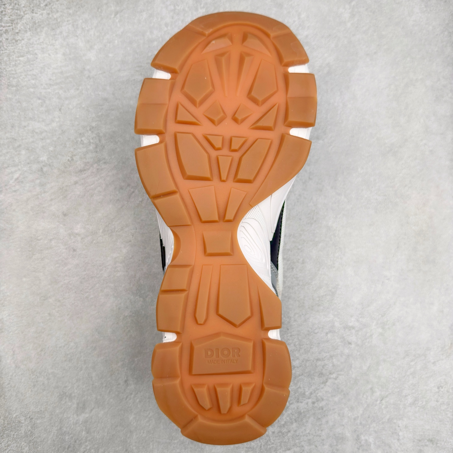 图片[9]-DIOR迪奥CD1低帮运动休闲鞋 鞋舌饰以“DIOR”标志，搭配轻盈的橡胶鞋底。鞋面采用透气网面，夏季必备单品 可与各式休闲或运动单品随心搭配。尺码：40 41 42 43 44 45-选品中心