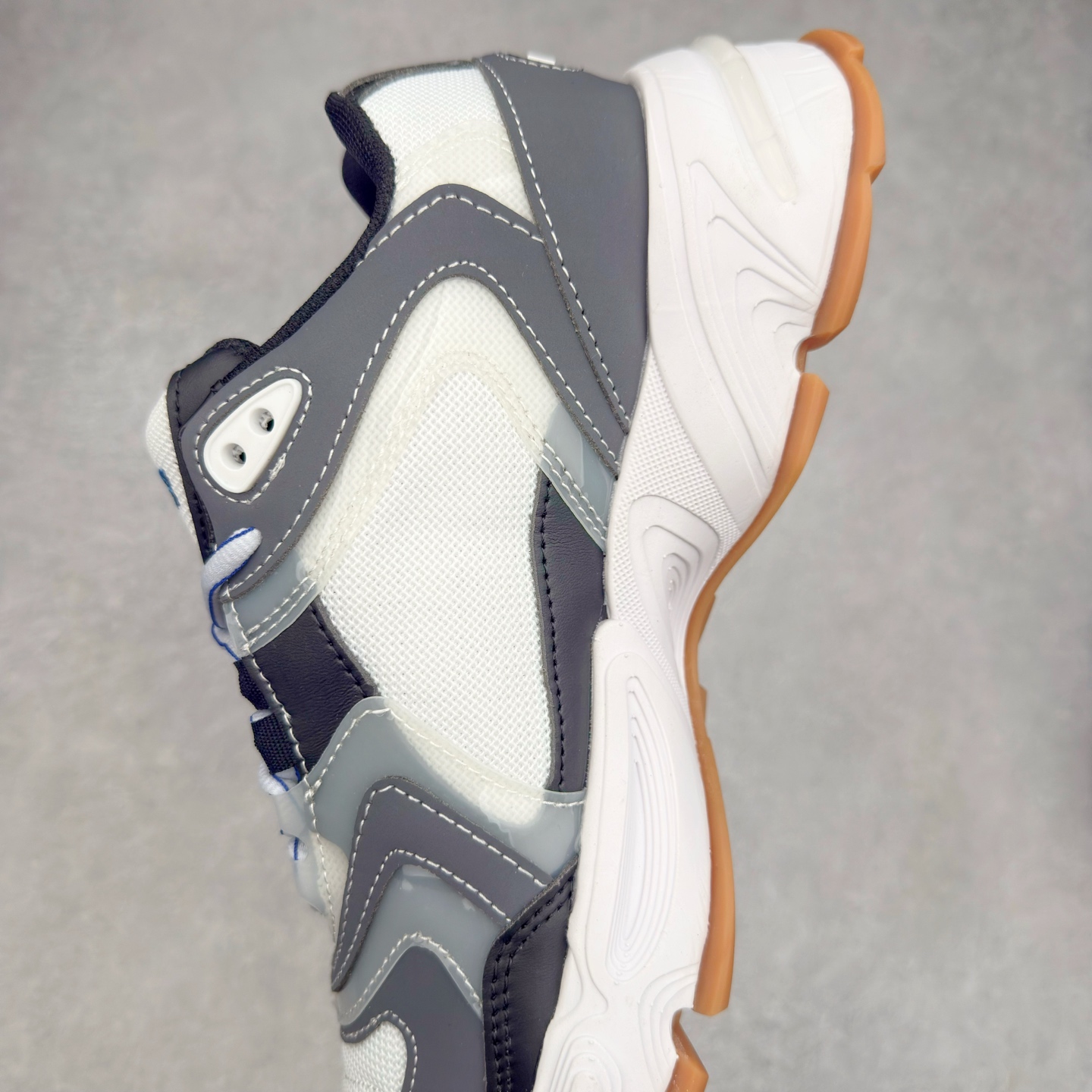 图片[7]-DIOR迪奥CD1低帮运动休闲鞋 鞋舌饰以“DIOR”标志，搭配轻盈的橡胶鞋底。鞋面采用透气网面，夏季必备单品 可与各式休闲或运动单品随心搭配。尺码：40 41 42 43 44 45-选品中心