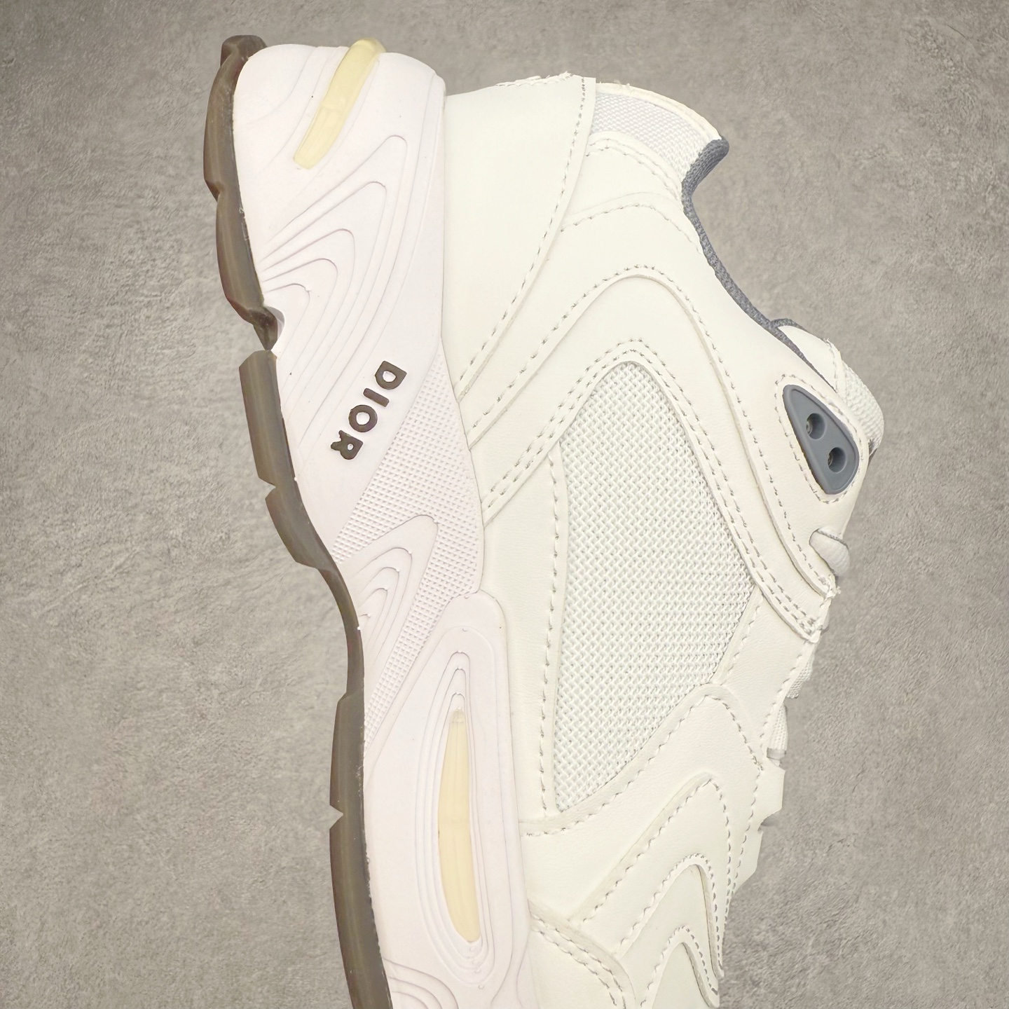 图片[6]-DIOR迪奥CD1低帮运动休闲鞋 鞋舌饰以“DIOR”标志，搭配轻盈的橡胶鞋底。鞋面采用透气网面，夏季必备单品 可与各式休闲或运动单品随心搭配。尺码：40 41 42 43 44 45-选品中心