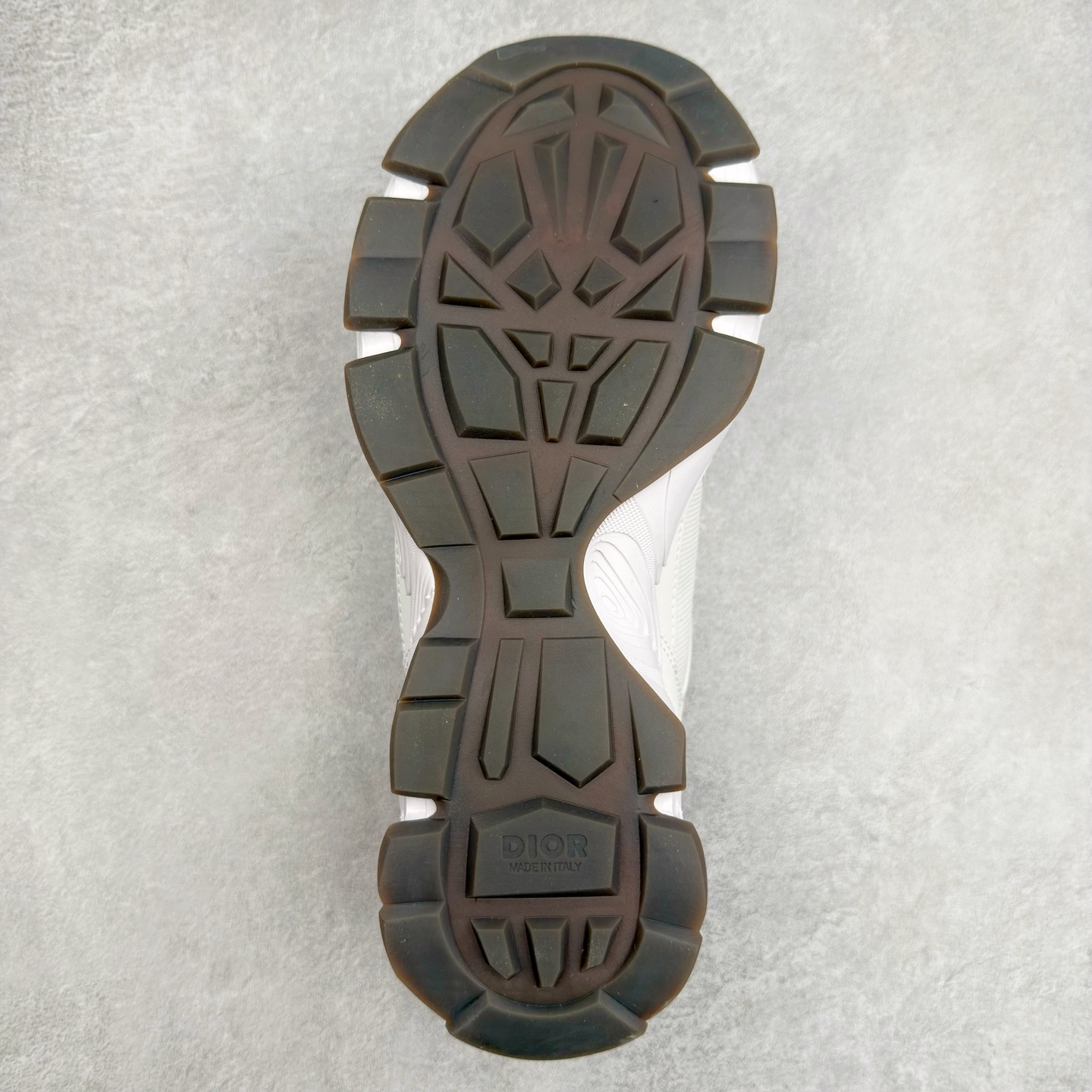 图片[9]-DIOR迪奥CD1低帮运动休闲鞋 鞋舌饰以“DIOR”标志，搭配轻盈的橡胶鞋底。鞋面采用透气网面，夏季必备单品 可与各式休闲或运动单品随心搭配。尺码：40 41 42 43 44 45-选品中心