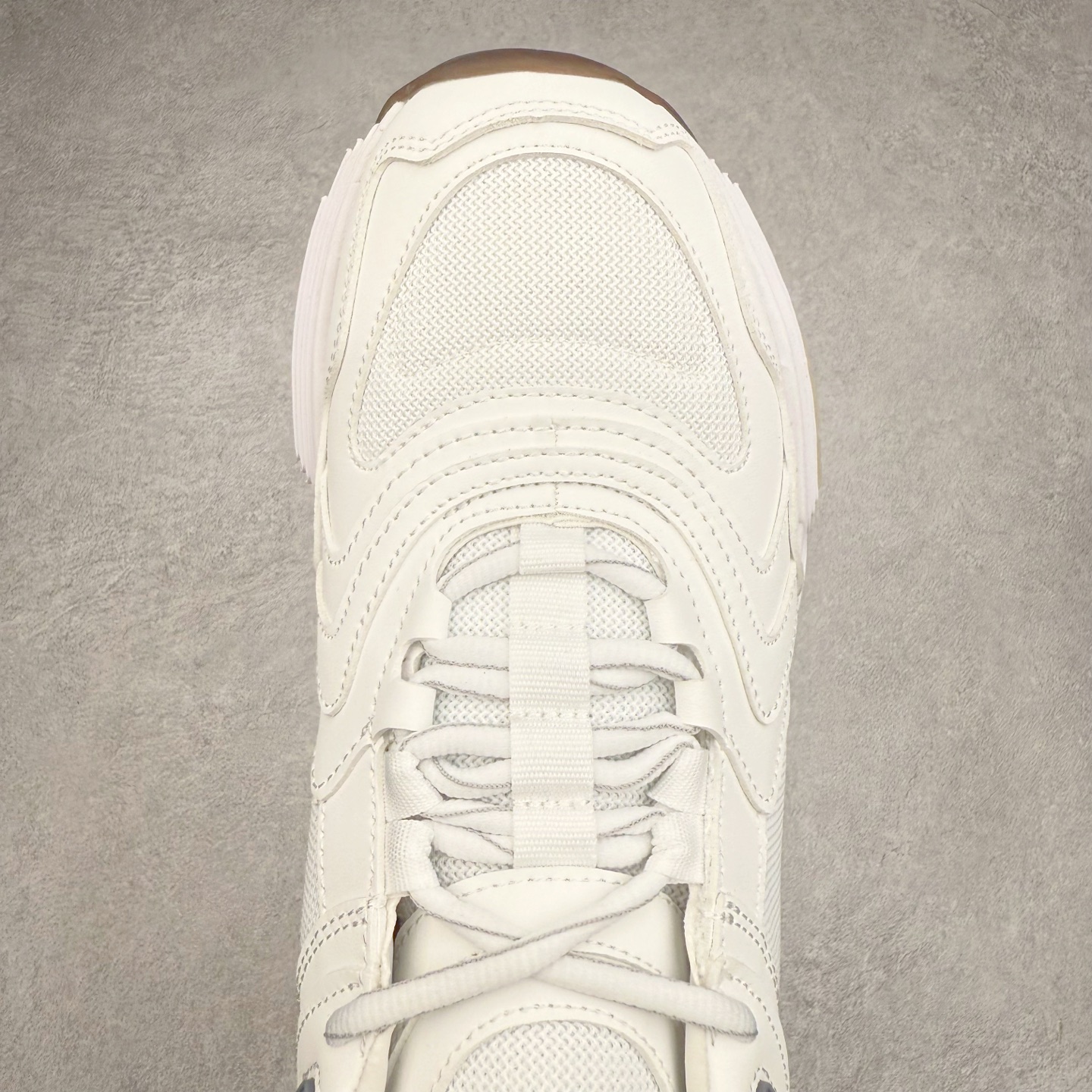 图片[4]-DIOR迪奥CD1低帮运动休闲鞋 鞋舌饰以“DIOR”标志，搭配轻盈的橡胶鞋底。鞋面采用透气网面，夏季必备单品 可与各式休闲或运动单品随心搭配。尺码：40 41 42 43 44 45-选品中心