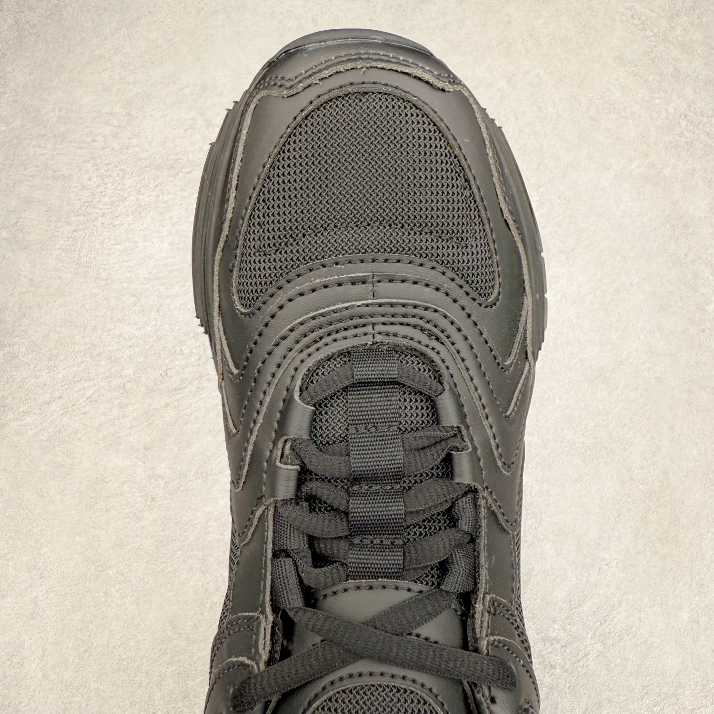 图片[4]-DIOR迪奥CD1低帮运动休闲鞋 鞋舌饰以“DIOR”标志，搭配轻盈的橡胶鞋底。鞋面采用透气网面，夏季必备单品 可与各式休闲或运动单品随心搭配。尺码：40 41 42 43 44 45-选品中心