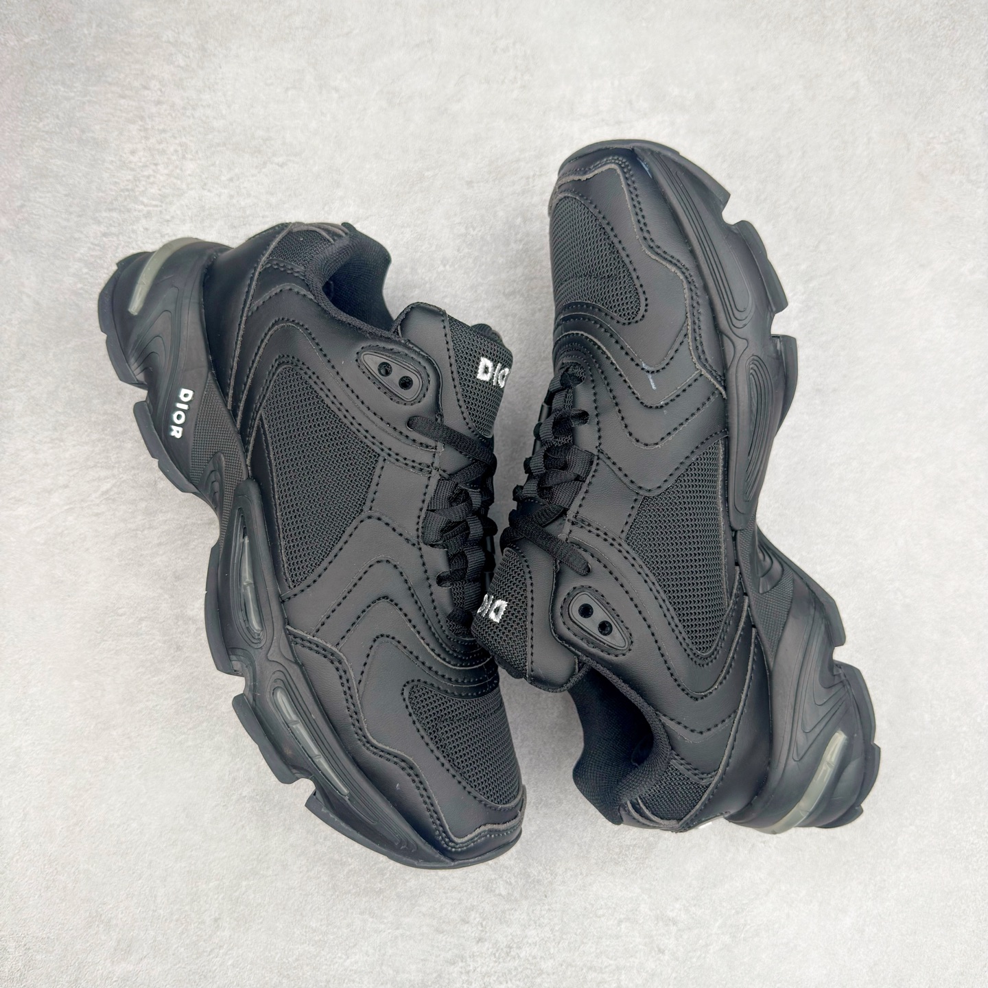 图片[3]-DIOR迪奥CD1低帮运动休闲鞋 鞋舌饰以“DIOR”标志，搭配轻盈的橡胶鞋底。鞋面采用透气网面，夏季必备单品 可与各式休闲或运动单品随心搭配。尺码：40 41 42 43 44 45-选品中心