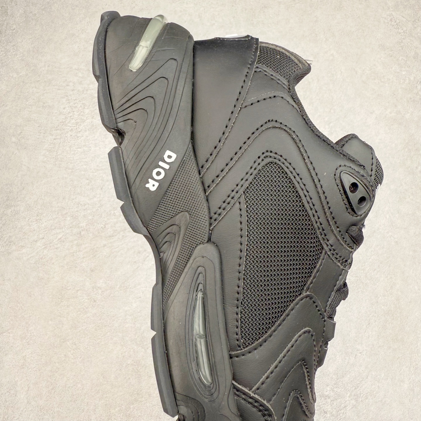 图片[6]-DIOR迪奥CD1低帮运动休闲鞋 鞋舌饰以“DIOR”标志，搭配轻盈的橡胶鞋底。鞋面采用透气网面，夏季必备单品 可与各式休闲或运动单品随心搭配。尺码：40 41 42 43 44 45-选品中心