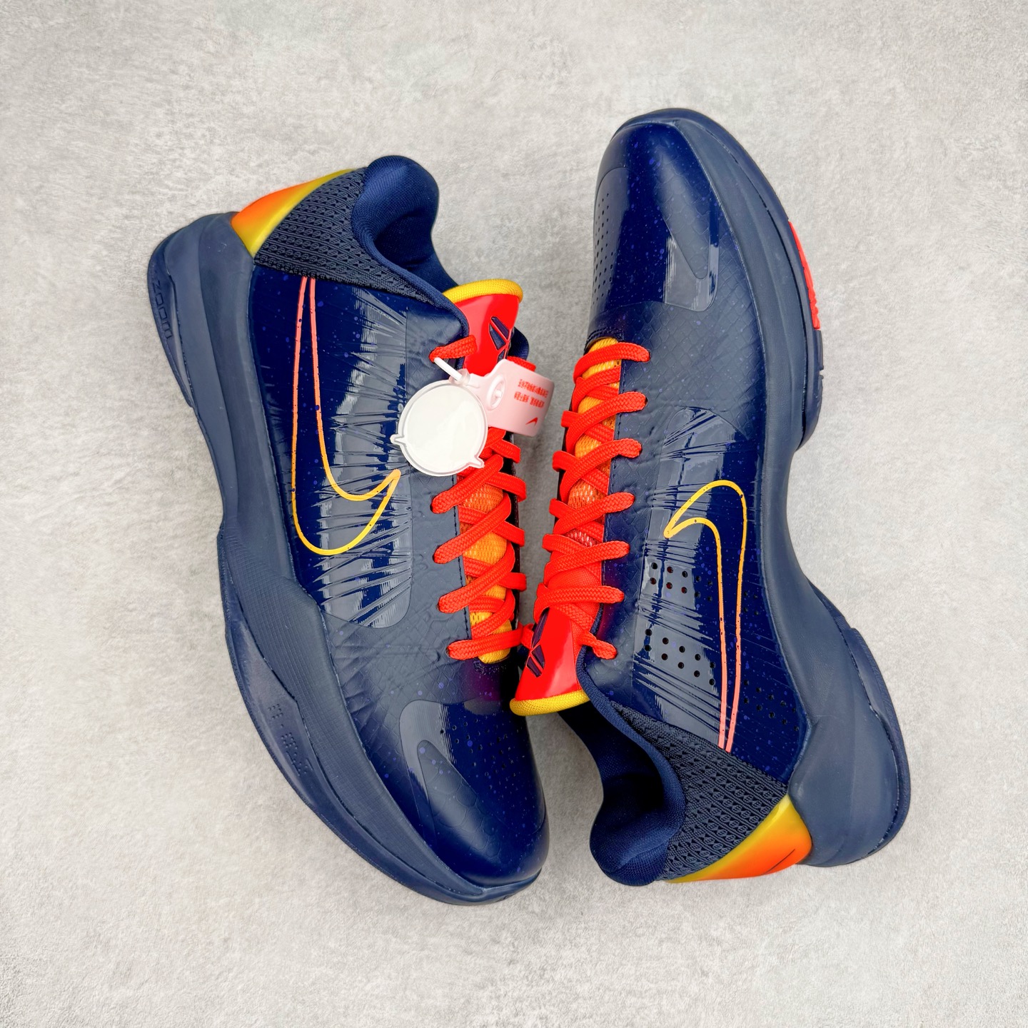 图片[3]-＃灭世/Max Caitlin Clark x Nike Kobe 5 Protro “Indiana Fever” 科比5代克拉克森联名蓝色 IM3207-400 灭世海外球员版 搭载最高工艺标准 版型 外观 细节 用料 不同于市场主流货品 拒绝杀猪套牌纯原套路 欢迎对比品鉴 外观升级点：鞋头冲孔 后跟海绵填充 飞线质感 碳板纹理 纸板对位 悉数升级对标ZP 用料升级点：前掌气垫➕后掌马蹄zoom（增配）澎湃脚感 完美解决正品后掌泡棉衰减问题 版型尺码升级：海外球员版 前掌包裹提升 尺码增加US13 47.5码 适配 职业球员 灭世纯原海外球员版『质 价 比』拉满 拳打杀猪纯原 脚踢一眼假通货 高端外贸渠道口碑爆炸 尺码：39 40 40.5 41 42 42.5 43 44 44.5 45 46 47.5-选品中心