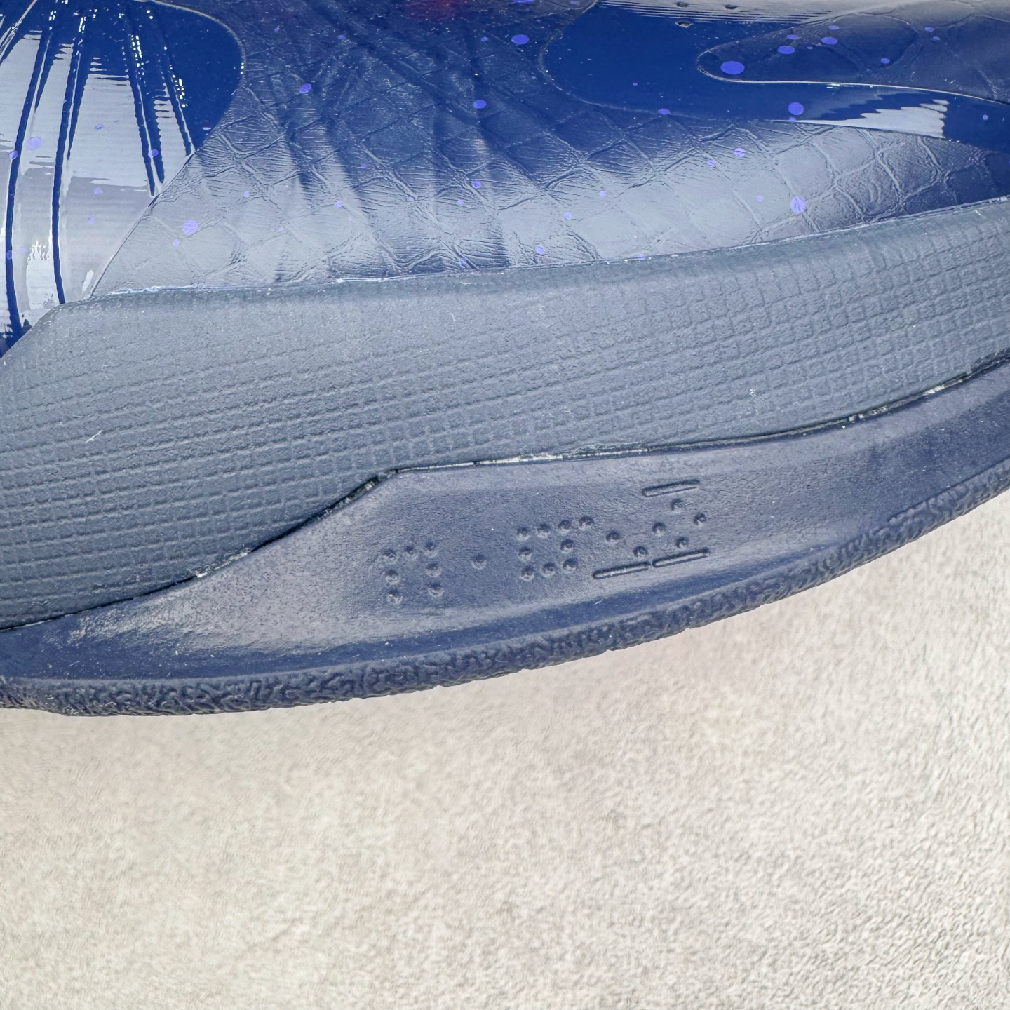 图片[17]-＃灭世/Max Caitlin Clark x Nike Kobe 5 Protro “Indiana Fever” 科比5代克拉克森联名蓝色 IM3207-400 灭世海外球员版 搭载最高工艺标准 版型 外观 细节 用料 不同于市场主流货品 拒绝杀猪套牌纯原套路 欢迎对比品鉴 外观升级点：鞋头冲孔 后跟海绵填充 飞线质感 碳板纹理 纸板对位 悉数升级对标ZP 用料升级点：前掌气垫➕后掌马蹄zoom（增配）澎湃脚感 完美解决正品后掌泡棉衰减问题 版型尺码升级：海外球员版 前掌包裹提升 尺码增加US13 47.5码 适配 职业球员 灭世纯原海外球员版『质 价 比』拉满 拳打杀猪纯原 脚踢一眼假通货 高端外贸渠道口碑爆炸 尺码：39 40 40.5 41 42 42.5 43 44 44.5 45 46 47.5-选品中心