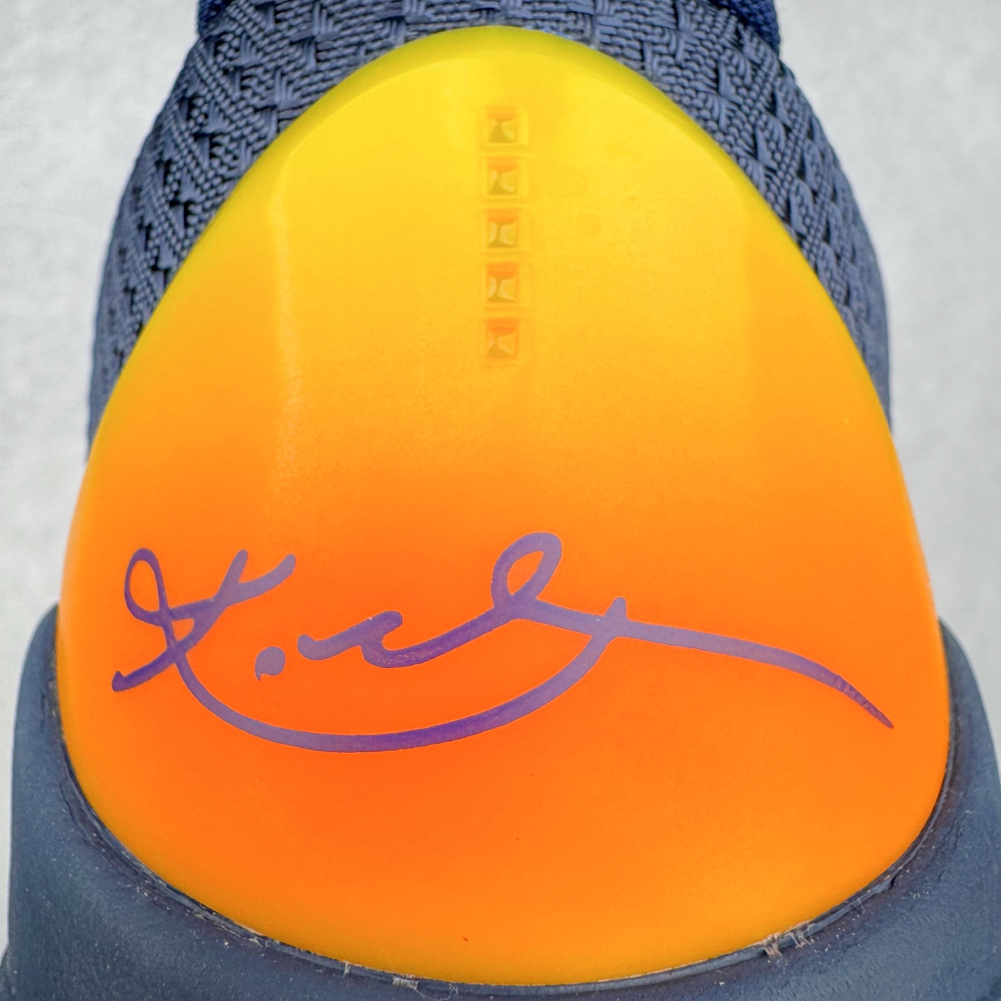 图片[10]-＃灭世/Max Caitlin Clark x Nike Kobe 5 Protro “Indiana Fever” 科比5代克拉克森联名蓝色 IM3207-400 灭世海外球员版 搭载最高工艺标准 版型 外观 细节 用料 不同于市场主流货品 拒绝杀猪套牌纯原套路 欢迎对比品鉴 外观升级点：鞋头冲孔 后跟海绵填充 飞线质感 碳板纹理 纸板对位 悉数升级对标ZP 用料升级点：前掌气垫➕后掌马蹄zoom（增配）澎湃脚感 完美解决正品后掌泡棉衰减问题 版型尺码升级：海外球员版 前掌包裹提升 尺码增加US13 47.5码 适配 职业球员 灭世纯原海外球员版『质 价 比』拉满 拳打杀猪纯原 脚踢一眼假通货 高端外贸渠道口碑爆炸 尺码：39 40 40.5 41 42 42.5 43 44 44.5 45 46 47.5-选品中心