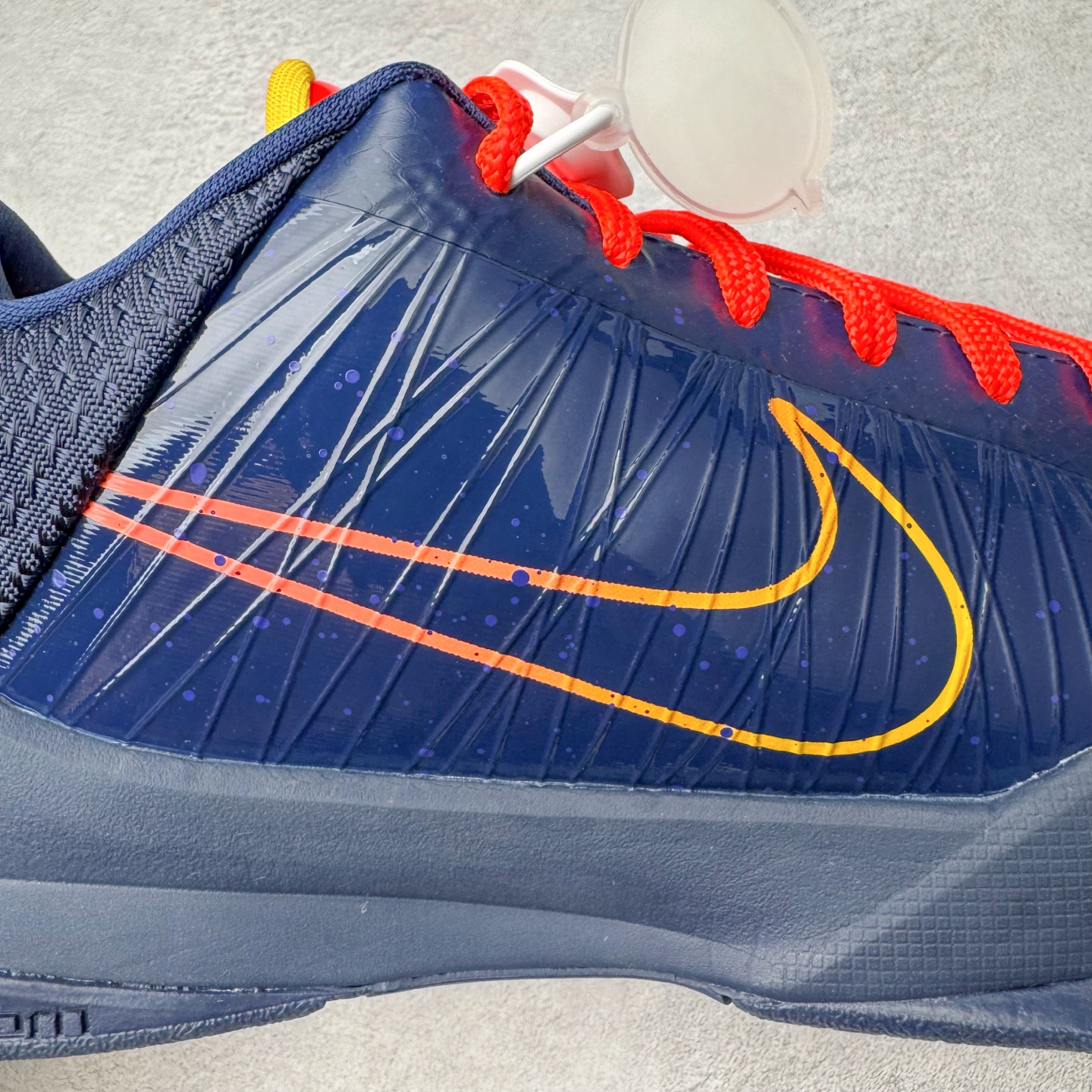 图片[16]-＃灭世/Max Caitlin Clark x Nike Kobe 5 Protro “Indiana Fever” 科比5代克拉克森联名蓝色 IM3207-400 灭世海外球员版 搭载最高工艺标准 版型 外观 细节 用料 不同于市场主流货品 拒绝杀猪套牌纯原套路 欢迎对比品鉴 外观升级点：鞋头冲孔 后跟海绵填充 飞线质感 碳板纹理 纸板对位 悉数升级对标ZP 用料升级点：前掌气垫➕后掌马蹄zoom（增配）澎湃脚感 完美解决正品后掌泡棉衰减问题 版型尺码升级：海外球员版 前掌包裹提升 尺码增加US13 47.5码 适配 职业球员 灭世纯原海外球员版『质 价 比』拉满 拳打杀猪纯原 脚踢一眼假通货 高端外贸渠道口碑爆炸 尺码：39 40 40.5 41 42 42.5 43 44 44.5 45 46 47.5-选品中心