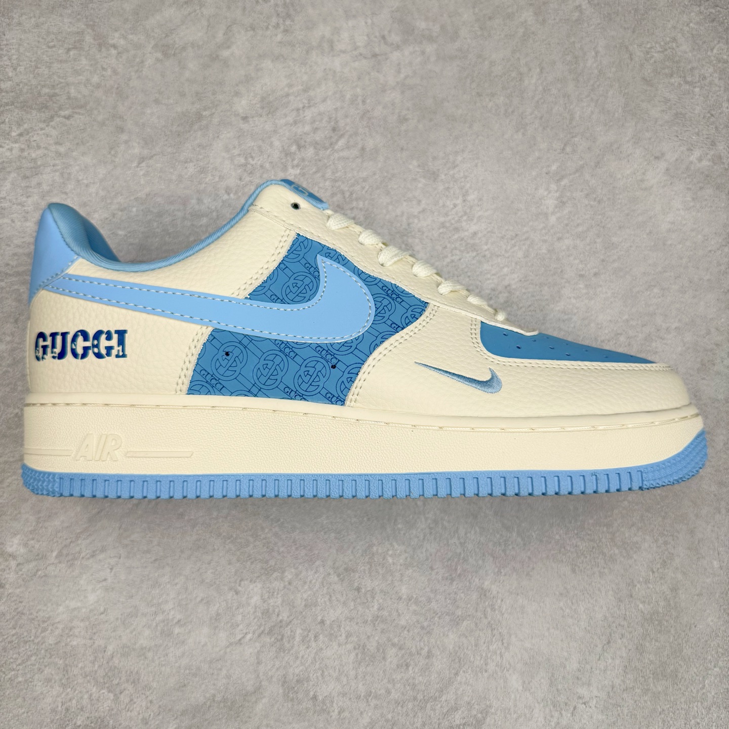 NK Air Force 1´07 Low 空军一号低帮百搭休闲运动板鞋 DF0188-067 柔软、弹性十足的缓震性能和出色的中底设计 横跨复古与现代的外型结合 造就出风靡全球 三十多年的Force 1 直到今天还深受青睐 实拍调校N版已经零色差零失真 百分百还原实物色彩所见即所得 不存在货不对板色差等低级问题 选购参考实物拍摄 不混卖不参货 只用心做好货严格选品 承诺混一赔十 尺码：36 36.5 37.5 38 38.5 39 40 40.5 41 42 42.5 43 44 44.5 45-选品中心