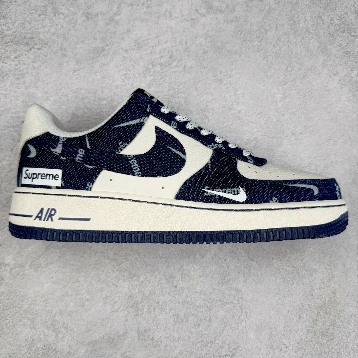 NK Air Force 1´07 Low 空军一号低帮百搭休闲运动板鞋 LW9279-005 柔软、弹性十足的缓震性能和出色的中底设计 横跨复古与现代的外型结合 造就出风靡全球 三十多年的Force 1 直到今天还深受青睐 实拍调校N版已经零色差零失真 百分百还原实物色彩所见即所得 不存在货不对板色差等低级问题 选购参考实物拍摄 不混卖不参货 只用心做好货严格选品 承诺混一赔十 尺码：36 36.5 37.5 38 38.5 39 40 40.5 41 42 42.5 43 44 44.5 45-选品中心