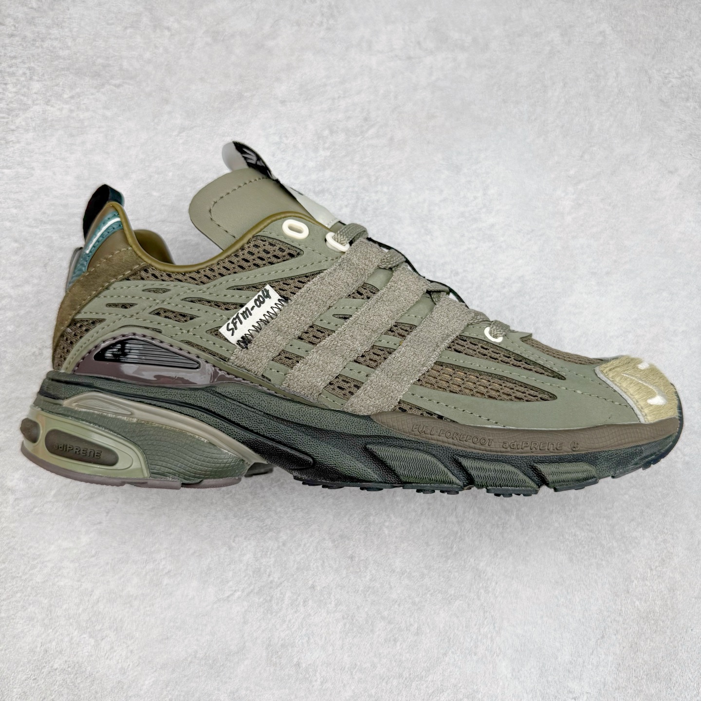 SFTM x AD Originals ADISTAR CUSHION 联名复古舒适防滑耐磨低帮生活休闲鞋 JR8045实拍调校N版已经零色差零失真 百分百还原实物色彩所见即所得 不存在货不对板色差等低级问题 选购参考实物拍摄 不混卖不参货 只用心做好货严格选品 承诺混一赔十 尺码：36 36.5 37.5 38 38.5 39 40 40.5 41 42 42.5 43 44 44.5 45-选品中心