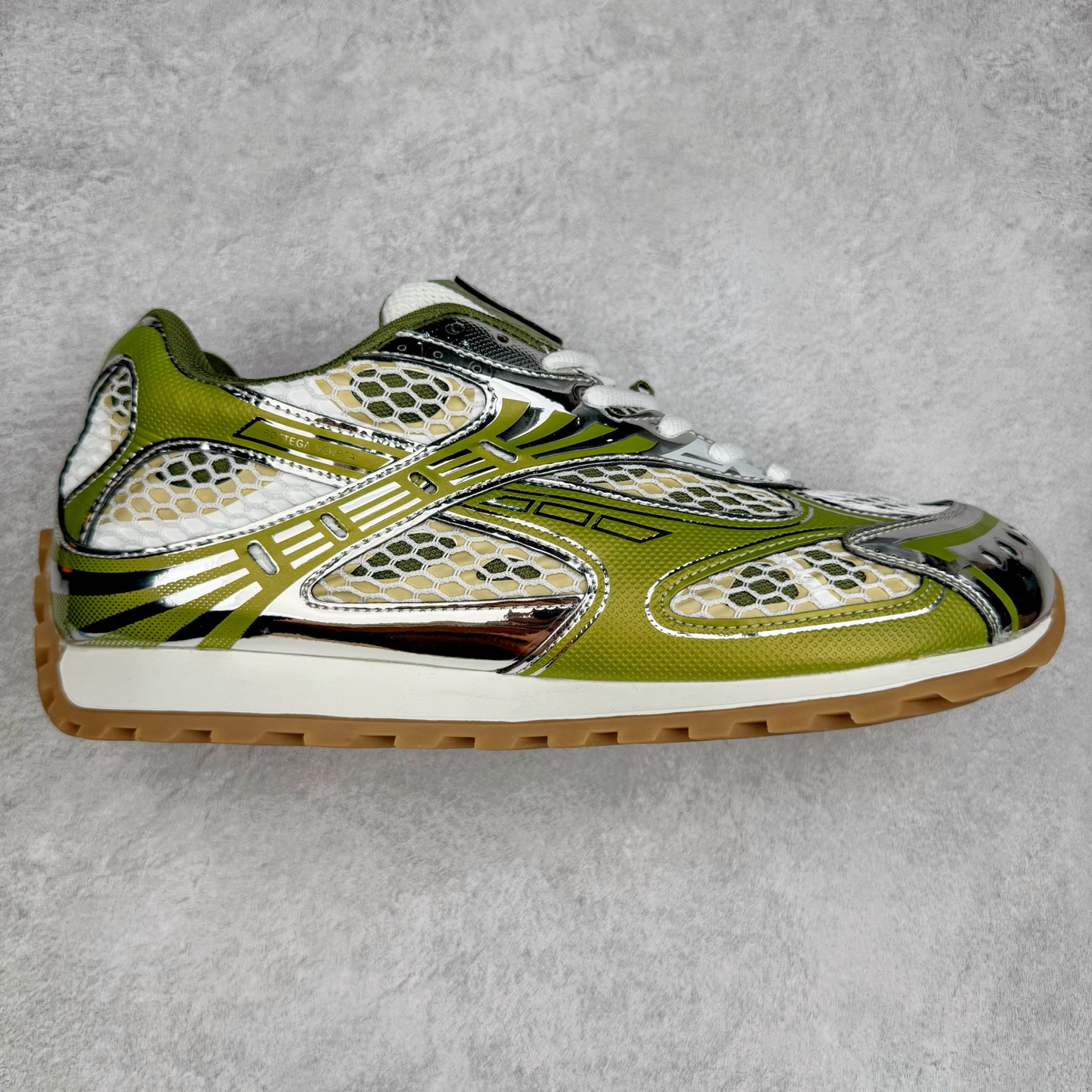 BOTTEGA VENETA Orbit Runner BV葆蝶家时尚休闲王一博同款老爹鞋运动鞋 原版开发 一比一打造 相似度百分之99以上 市场一梯队级别品质 区别市场任何标文顶级品质版本 采用轻质科技网布面料 搭配几何图案设计橡胶外底 王炸系列 高版本 认准套包工艺 实际增高很多哦 还是一样显腿细非常nice 耐玩耐造 对标对版 套包鞋工艺 认准高版本 大底选用拼色TPU大底 配置原版包装 尺码：35 36 37 38 39 40 41 42 43 44 45-选品中心