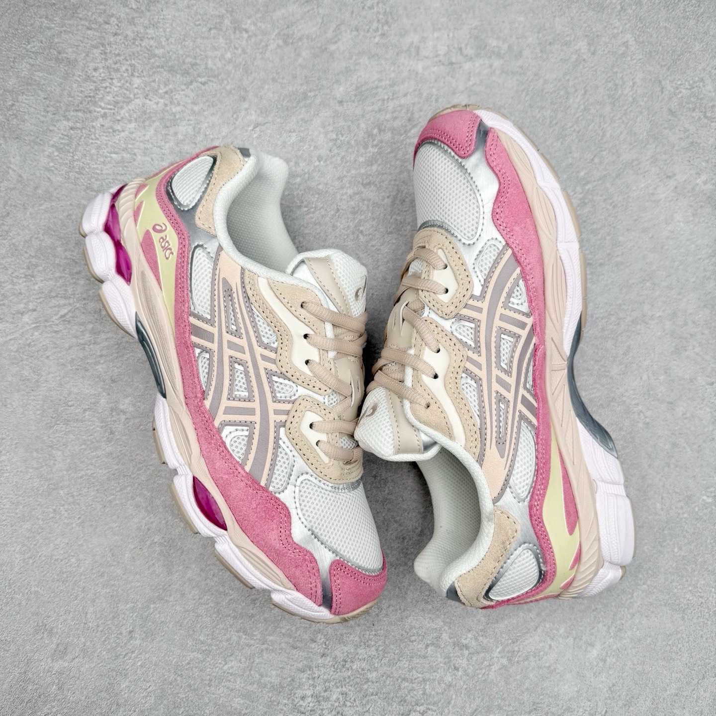 图片[3]-Asics GEL-NYC 亚瑟士防滑耐磨透气低帮运动休闲鞋 GEL-NYC™ 运动鞋的灵感源自传统和现代高性能跑步风格 其鞋面结构参考了 2000 年代初的 GEL-NIMBUS™ 3 鞋 并将其与 MC-PLUS V 设计中的各种装饰融为一体 该工装通过使用 GEL-CUMULUS® 16 鞋的工装系统来对比鞋面的复古风格 通过轻质泡沫和 GEL® 技术嵌入物的结合 这种中底结构有助于创造先进的脚底舒适度 尺码：36 37 37.5 38 39 40.5 41.5 42 42.5 43.5 44 45-选品中心