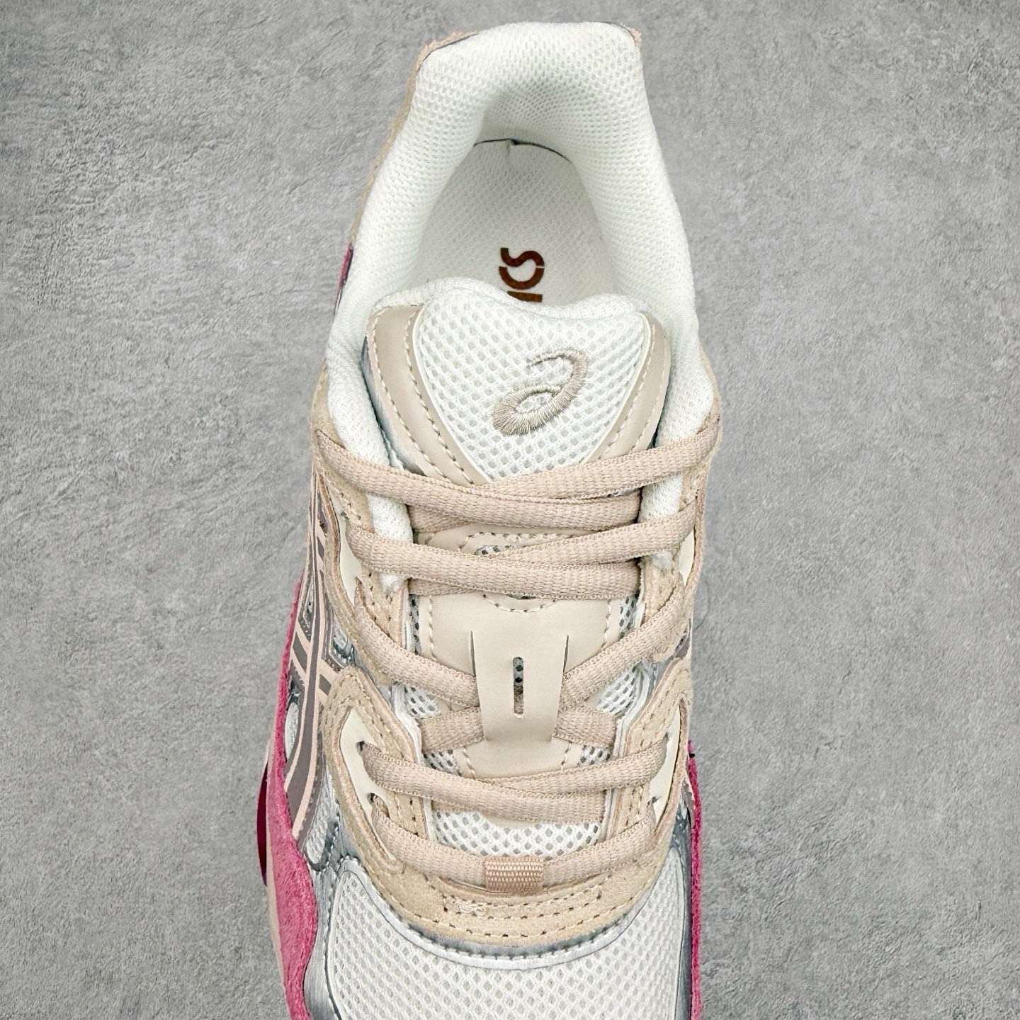 图片[5]-Asics GEL-NYC 亚瑟士防滑耐磨透气低帮运动休闲鞋 GEL-NYC™ 运动鞋的灵感源自传统和现代高性能跑步风格 其鞋面结构参考了 2000 年代初的 GEL-NIMBUS™ 3 鞋 并将其与 MC-PLUS V 设计中的各种装饰融为一体 该工装通过使用 GEL-CUMULUS® 16 鞋的工装系统来对比鞋面的复古风格 通过轻质泡沫和 GEL® 技术嵌入物的结合 这种中底结构有助于创造先进的脚底舒适度 尺码：36 37 37.5 38 39 40.5 41.5 42 42.5 43.5 44 45-选品中心