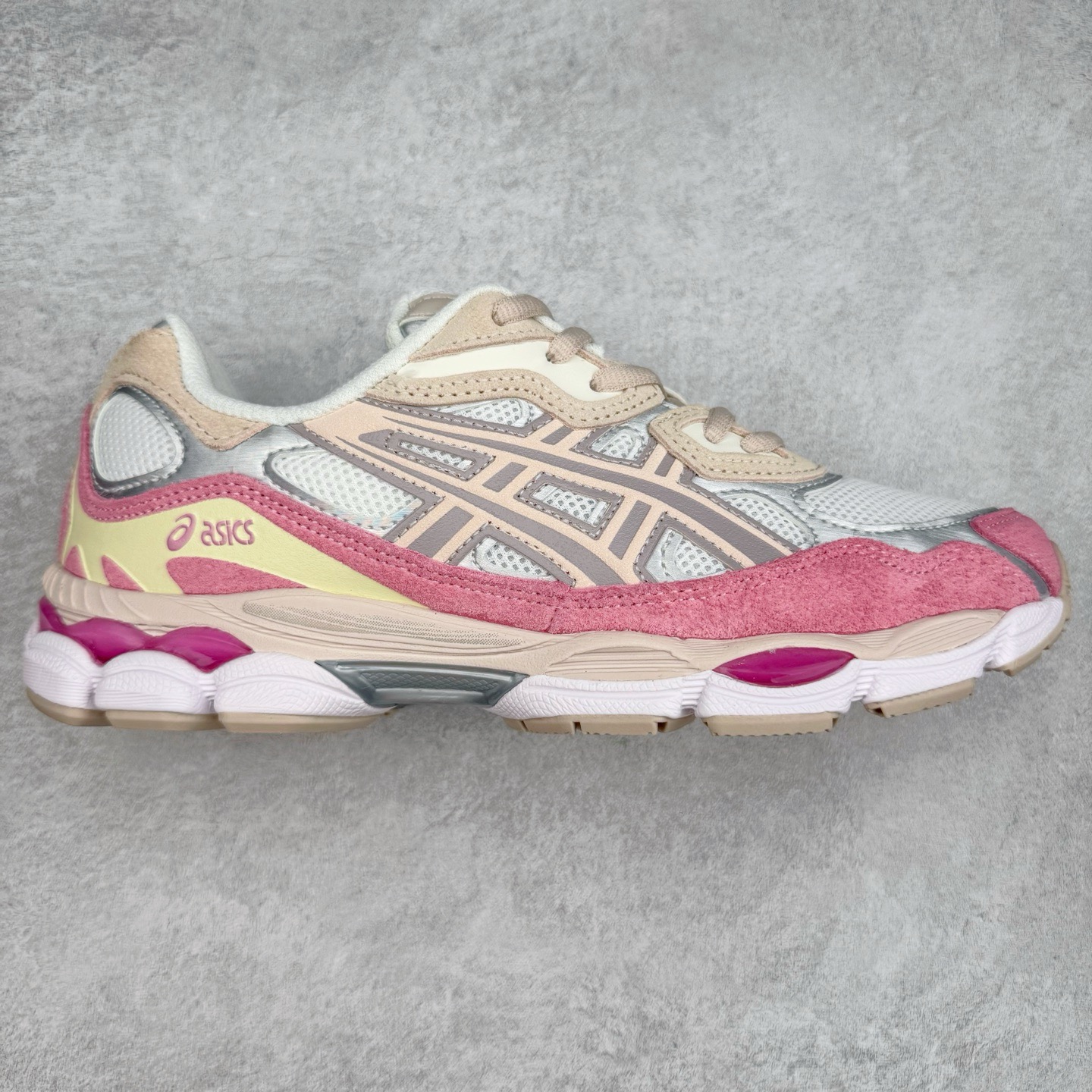 Asics GEL-NYC 亚瑟士防滑耐磨透气低帮运动休闲鞋 GEL-NYC™ 运动鞋的灵感源自传统和现代高性能跑步风格 其鞋面结构参考了 2000 年代初的 GEL-NIMBUS™ 3 鞋 并将其与 MC-PLUS V 设计中的各种装饰融为一体 该工装通过使用 GEL-CUMULUS® 16 鞋的工装系统来对比鞋面的复古风格 通过轻质泡沫和 GEL® 技术嵌入物的结合 这种中底结构有助于创造先进的脚底舒适度 尺码：36 37 37.5 38 39 40.5 41.5 42 42.5 43.5 44 45-选品中心