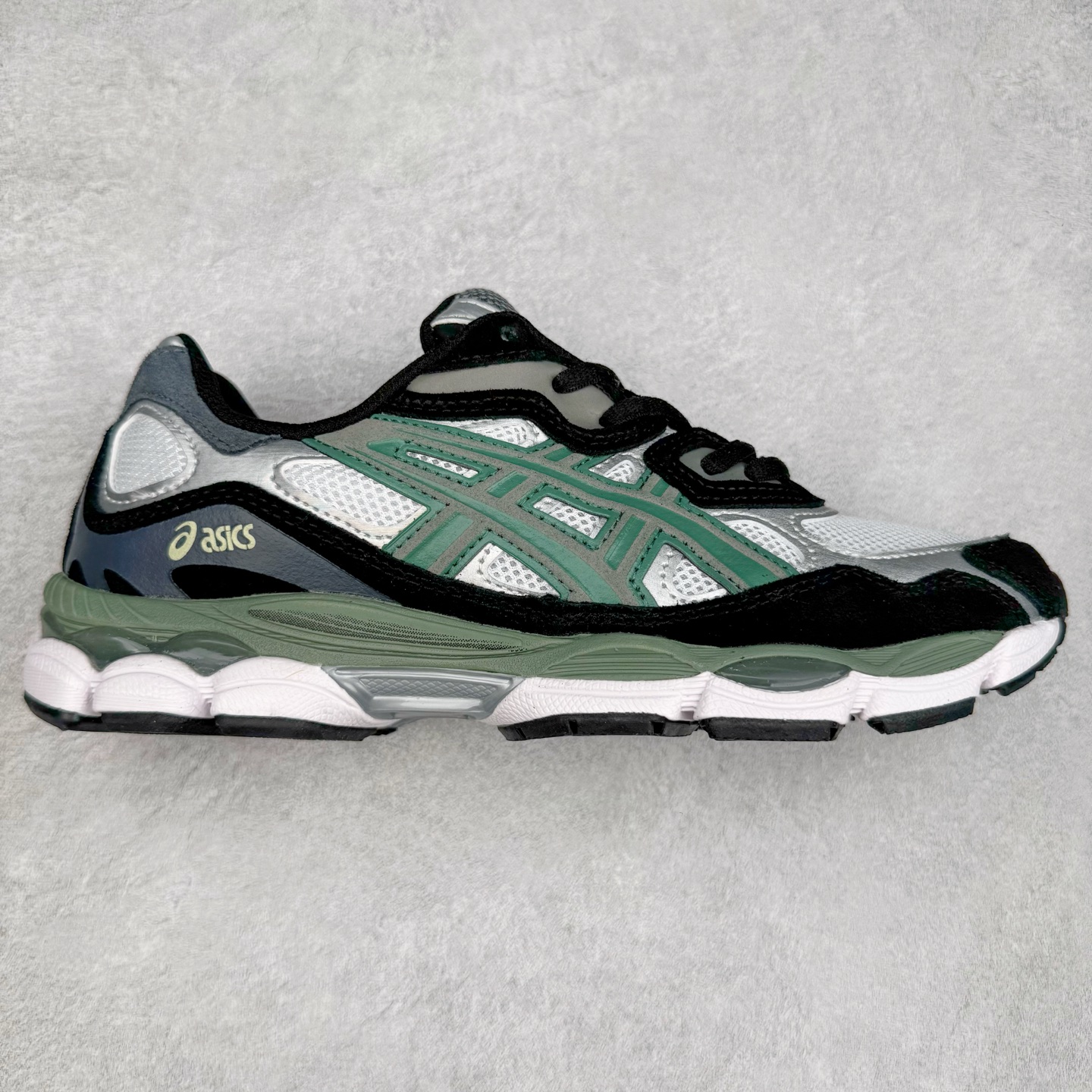 图片[5]-Asics GEL-NYC 亚瑟士防滑耐磨透气低帮运动休闲鞋 GEL-NYC™ 运动鞋的灵感源自传统和现代高性能跑步风格 其鞋面结构参考了 2000 年代初的 GEL-NIMBUS™ 3 鞋 并将其与 MC-PLUS V 设计中的各种装饰融为一体 该工装通过使用 GEL-CUMULUS® 16 鞋的工装系统来对比鞋面的复古风格 通过轻质泡沫和 GEL® 技术嵌入物的结合 这种中底结构有助于创造先进的脚底舒适度 尺码：36 37 37.5 38 39 40.5 41.5 42 42.5 43.5 44 45-选品中心