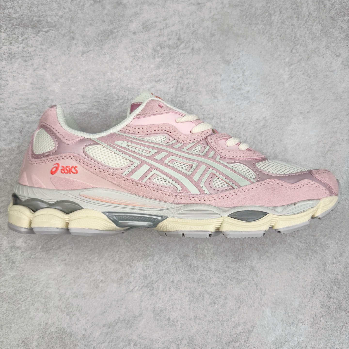 图片[4]-Asics GEL-NYC 亚瑟士防滑耐磨透气低帮运动休闲鞋 GEL-NYC™ 运动鞋的灵感源自传统和现代高性能跑步风格 其鞋面结构参考了 2000 年代初的 GEL-NIMBUS™ 3 鞋 并将其与 MC-PLUS V 设计中的各种装饰融为一体 该工装通过使用 GEL-CUMULUS® 16 鞋的工装系统来对比鞋面的复古风格 通过轻质泡沫和 GEL® 技术嵌入物的结合 这种中底结构有助于创造先进的脚底舒适度 尺码：36 37 37.5 38 39 40.5 41.5 42 42.5 43.5 44 45-选品中心