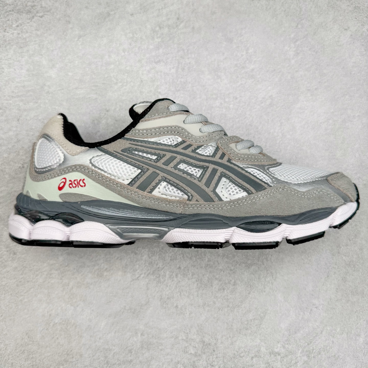 图片[7]-Asics GEL-NYC 亚瑟士防滑耐磨透气低帮运动休闲鞋 GEL-NYC™ 运动鞋的灵感源自传统和现代高性能跑步风格 其鞋面结构参考了 2000 年代初的 GEL-NIMBUS™ 3 鞋 并将其与 MC-PLUS V 设计中的各种装饰融为一体 该工装通过使用 GEL-CUMULUS® 16 鞋的工装系统来对比鞋面的复古风格 通过轻质泡沫和 GEL® 技术嵌入物的结合 这种中底结构有助于创造先进的脚底舒适度 尺码：36 37 37.5 38 39 40.5 41.5 42 42.5 43.5 44 45-选品中心