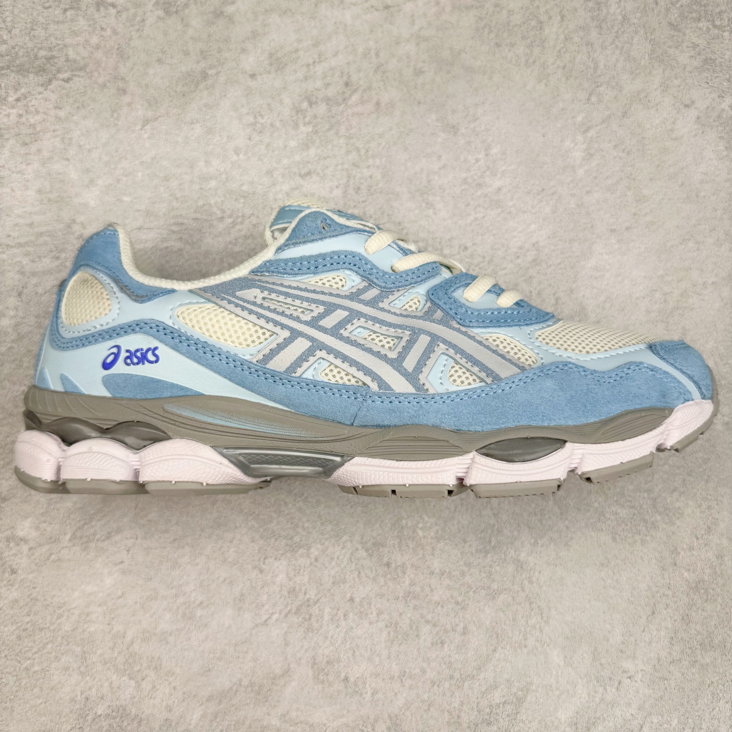 图片[6]-Asics GEL-NYC 亚瑟士防滑耐磨透气低帮运动休闲鞋 GEL-NYC™ 运动鞋的灵感源自传统和现代高性能跑步风格 其鞋面结构参考了 2000 年代初的 GEL-NIMBUS™ 3 鞋 并将其与 MC-PLUS V 设计中的各种装饰融为一体 该工装通过使用 GEL-CUMULUS® 16 鞋的工装系统来对比鞋面的复古风格 通过轻质泡沫和 GEL® 技术嵌入物的结合 这种中底结构有助于创造先进的脚底舒适度 尺码：36 37 37.5 38 39 40.5 41.5 42 42.5 43.5 44 45-选品中心