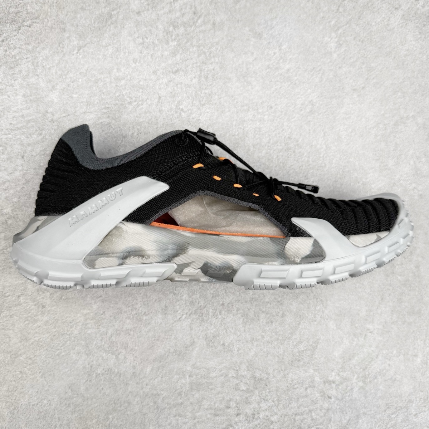 MAMMUT猛犸象 Hueco Knit 2 登山靴多功能鞋履 独立私模 顶级复刻百分百还原# 应用BASE FIT 2.0专利技术 拥有优越的抓地力、护趾力和运动缓冲功能 可折叠鞋跟 透气针织鞋面 适合春夏与初秋季节的设计 即刻\\\”履\\\”行出发 尺码：36 36.5 37.5 38 38.5 39 40 40.5 41 42 42.5 43 44 44.5 45 46-选品中心