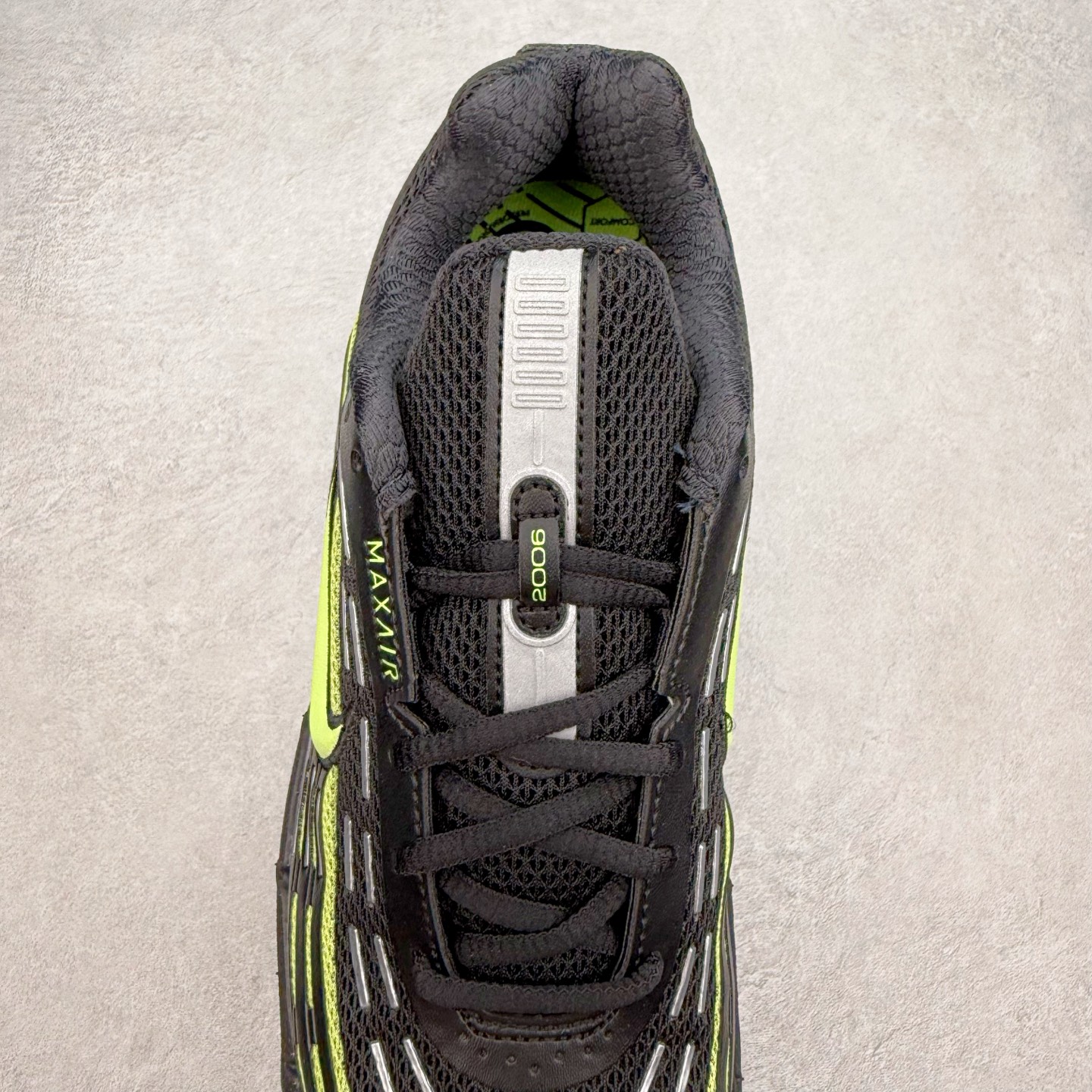 图片[5]-NK AIR MAX TL 2.5 柔软舒适防滑耐磨低帮 气垫生活休闲鞋 男女同款 FZ4110-003 鞋身保留 Air Max 标志性的流线型设计，以大面积黑色包裹，鞋身由透气的织物与光滑皮革拼接打造，搭配侧面波浪型支撑设计，营造出简约百搭的外观。全掌可见的气垫设计，无论是进行运动活动还是日常休闲穿着，都能带来卓越的舒适体验。Air Max TL 2.5 巧妙地将时尚外观与稳固的支撑结构相结合，满足了现代穿着的需求。其轻盈的构造和醒目的配色，使其能够轻松驾驭各种场合。尺码：36 36.5 37.5 38 38.5 39 40 40.5 41 42 42.5 43 44 44.5 45-选品中心