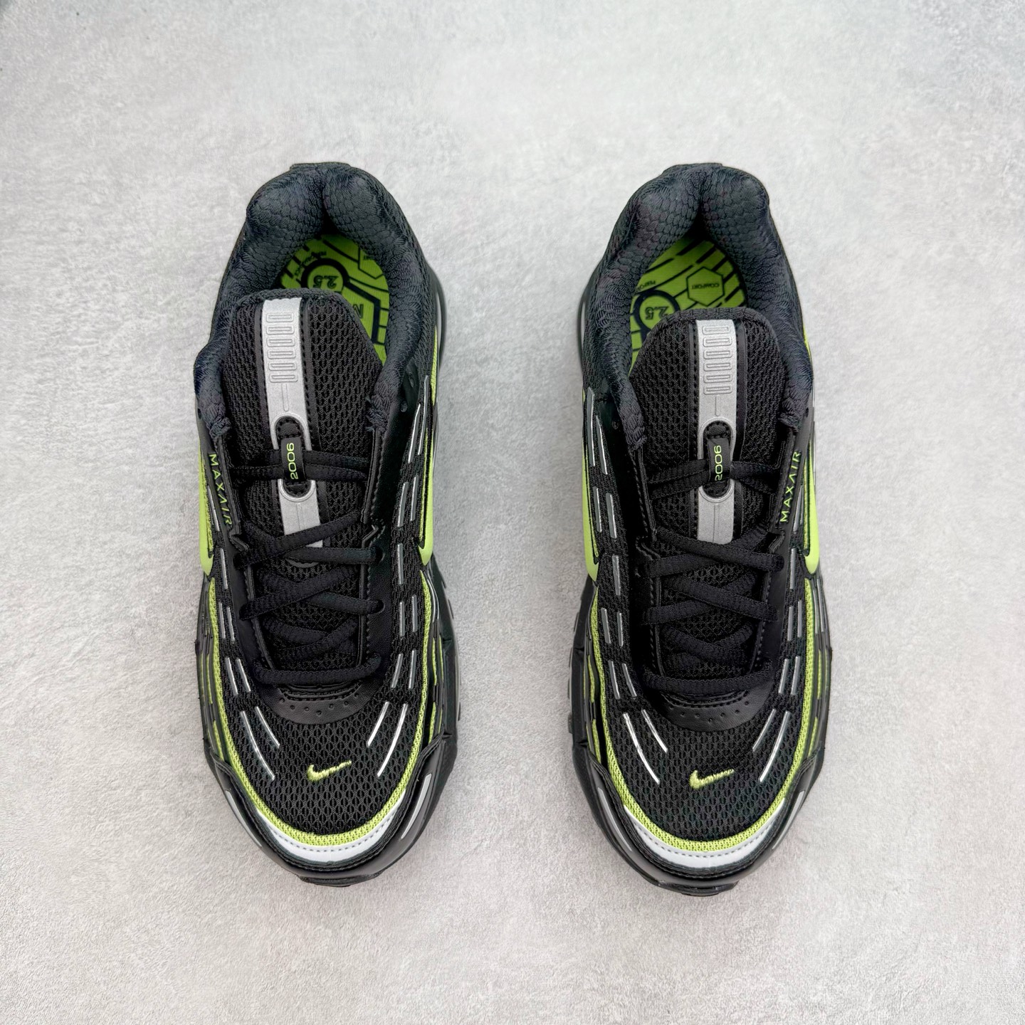 图片[2]-NK AIR MAX TL 2.5 柔软舒适防滑耐磨低帮 气垫生活休闲鞋 男女同款 FZ4110-003 鞋身保留 Air Max 标志性的流线型设计，以大面积黑色包裹，鞋身由透气的织物与光滑皮革拼接打造，搭配侧面波浪型支撑设计，营造出简约百搭的外观。全掌可见的气垫设计，无论是进行运动活动还是日常休闲穿着，都能带来卓越的舒适体验。Air Max TL 2.5 巧妙地将时尚外观与稳固的支撑结构相结合，满足了现代穿着的需求。其轻盈的构造和醒目的配色，使其能够轻松驾驭各种场合。尺码：36 36.5 37.5 38 38.5 39 40 40.5 41 42 42.5 43 44 44.5 45-选品中心