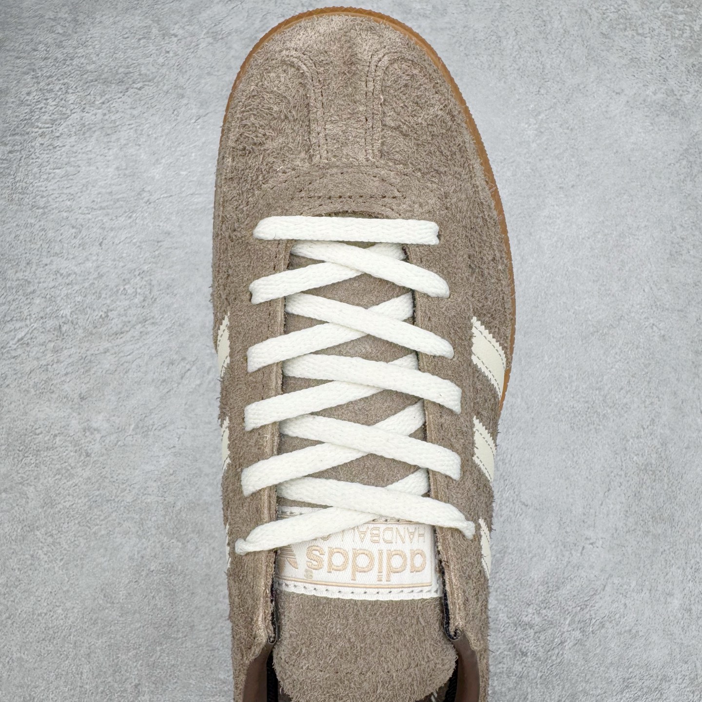 图片[4]-＃S2纯原 AD Originals Handball SPZL 手球运动员系列百搭休闲运动板鞋 IF6490 口碑大厂出品 品控大底版型不断改良更新 原厂皮料 原装过验内外标加持 全套原纸板楦头开发 确保原汁原味 完美呈现桑巴版型 一比一鞋头弧度高度鞋身弧度 数据细节工艺流程均保持一致 这款来自阿迪达斯的这款HANDBALL SPZL前身是一双手球运动鞋 这一次拿来复刻 所以鞋面的主要色彩选用了黑色 鞋面外侧除了Spezial字母之外还有三叶草标志 Handball SPZL作为复古手球训练鞋与作为室内足球鞋的Samba有着异曲同工之处 但是质感更为出众的鞋身以及丰富的配色选择比起Samba来讲可以说是更胜一筹了 尺码：36 36⅔ 37⅓ 38 38⅔ 39⅓ 40 40⅔ 41⅓ 42 42⅔ 43⅓ 44 45-选品中心