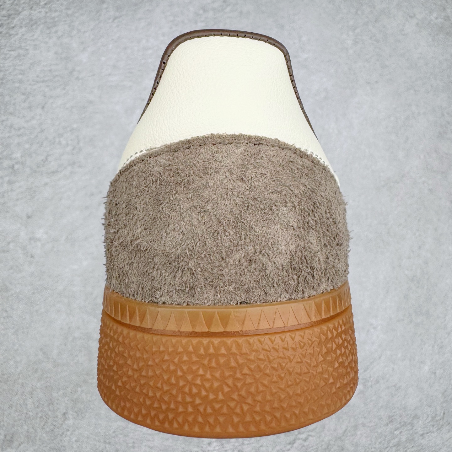 图片[8]-＃S2纯原 AD Originals Handball SPZL 手球运动员系列百搭休闲运动板鞋 IF6490 口碑大厂出品 品控大底版型不断改良更新 原厂皮料 原装过验内外标加持 全套原纸板楦头开发 确保原汁原味 完美呈现桑巴版型 一比一鞋头弧度高度鞋身弧度 数据细节工艺流程均保持一致 这款来自阿迪达斯的这款HANDBALL SPZL前身是一双手球运动鞋 这一次拿来复刻 所以鞋面的主要色彩选用了黑色 鞋面外侧除了Spezial字母之外还有三叶草标志 Handball SPZL作为复古手球训练鞋与作为室内足球鞋的Samba有着异曲同工之处 但是质感更为出众的鞋身以及丰富的配色选择比起Samba来讲可以说是更胜一筹了 尺码：36 36⅔ 37⅓ 38 38⅔ 39⅓ 40 40⅔ 41⅓ 42 42⅔ 43⅓ 44 45-选品中心