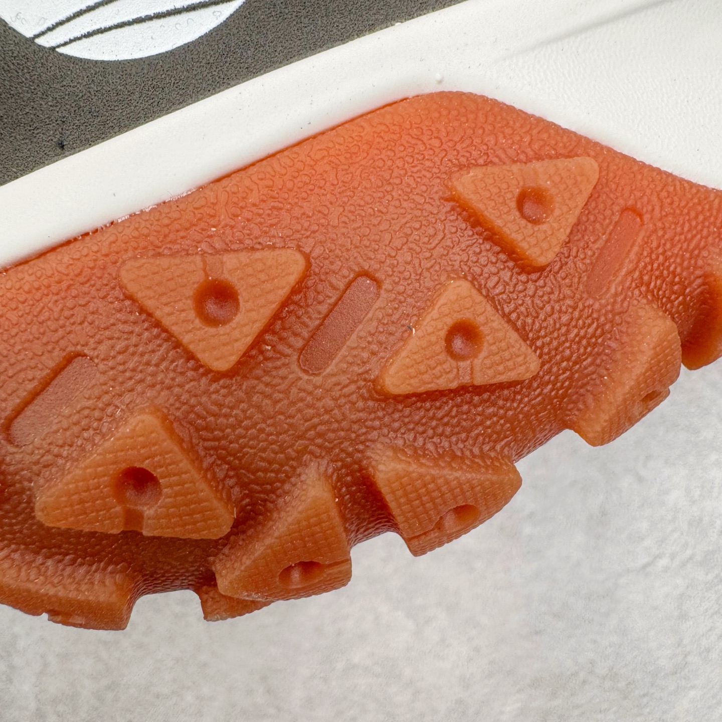 图片[15]-Timberland Greenstride Motion 6 添柏岚防滑耐磨低帮户外功能鞋 简约大方的造型设计，给人以随性休闲的时尚格调，穿着舒适轻便，运动灵活自如，满足日常个性穿搭。Timberland户外品牌最早成立于1918年的美国波士顿，它的成功故事就从第一双防水皮靴Yellow Boots开始。这双具备完全防水机能的靴子瞬间广受好评，他那独创又不失古典的款式，以及大胆使用黄色的崭新风格，吸引了广大消费者的目光。现今仍不改其原有风貌的这双黄靴，就是火遍全球的“大黄靴”。Timberland的高端工艺、实穿耐用等特点让他拥有绝对鞋界地位。尺码：40 41 41.5 42 43 43.5 44 44.5 45 45.5 46-选品中心