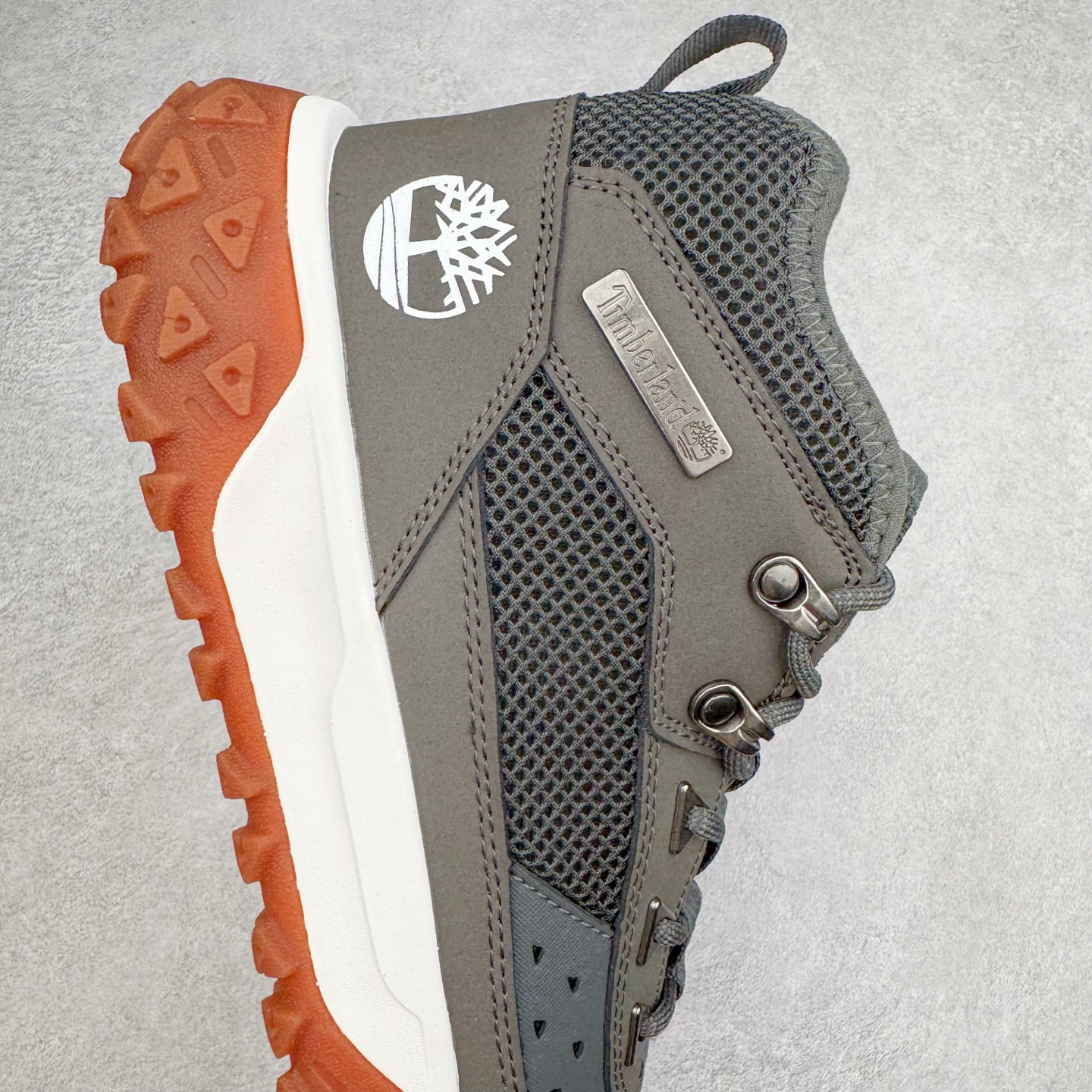 图片[6]-Timberland Greenstride Motion 6 添柏岚防滑耐磨低帮户外功能鞋 简约大方的造型设计，给人以随性休闲的时尚格调，穿着舒适轻便，运动灵活自如，满足日常个性穿搭。Timberland户外品牌最早成立于1918年的美国波士顿，它的成功故事就从第一双防水皮靴Yellow Boots开始。这双具备完全防水机能的靴子瞬间广受好评，他那独创又不失古典的款式，以及大胆使用黄色的崭新风格，吸引了广大消费者的目光。现今仍不改其原有风貌的这双黄靴，就是火遍全球的“大黄靴”。Timberland的高端工艺、实穿耐用等特点让他拥有绝对鞋界地位。尺码：40 41 41.5 42 43 43.5 44 44.5 45 45.5 46-选品中心