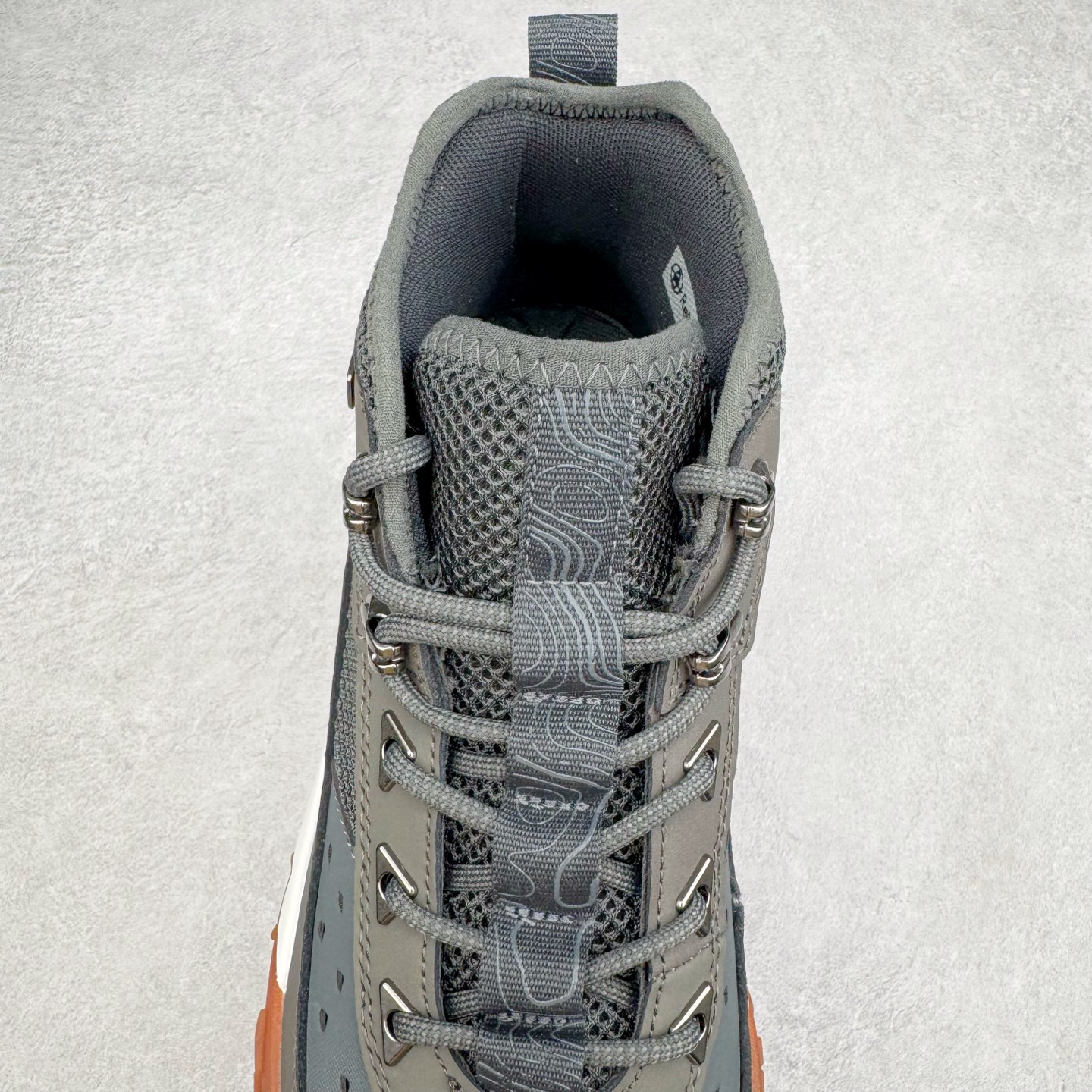 图片[5]-Timberland Greenstride Motion 6 添柏岚防滑耐磨低帮户外功能鞋 简约大方的造型设计，给人以随性休闲的时尚格调，穿着舒适轻便，运动灵活自如，满足日常个性穿搭。Timberland户外品牌最早成立于1918年的美国波士顿，它的成功故事就从第一双防水皮靴Yellow Boots开始。这双具备完全防水机能的靴子瞬间广受好评，他那独创又不失古典的款式，以及大胆使用黄色的崭新风格，吸引了广大消费者的目光。现今仍不改其原有风貌的这双黄靴，就是火遍全球的“大黄靴”。Timberland的高端工艺、实穿耐用等特点让他拥有绝对鞋界地位。尺码：40 41 41.5 42 43 43.5 44 44.5 45 45.5 46-选品中心