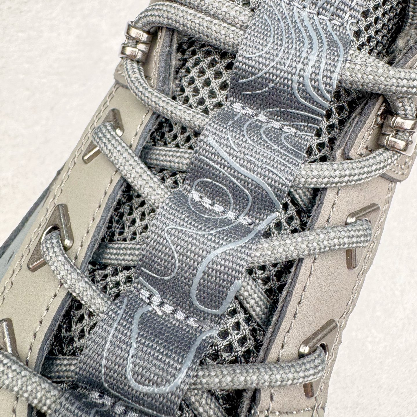 图片[11]-Timberland Greenstride Motion 6 添柏岚防滑耐磨低帮户外功能鞋 简约大方的造型设计，给人以随性休闲的时尚格调，穿着舒适轻便，运动灵活自如，满足日常个性穿搭。Timberland户外品牌最早成立于1918年的美国波士顿，它的成功故事就从第一双防水皮靴Yellow Boots开始。这双具备完全防水机能的靴子瞬间广受好评，他那独创又不失古典的款式，以及大胆使用黄色的崭新风格，吸引了广大消费者的目光。现今仍不改其原有风貌的这双黄靴，就是火遍全球的“大黄靴”。Timberland的高端工艺、实穿耐用等特点让他拥有绝对鞋界地位。尺码：40 41 41.5 42 43 43.5 44 44.5 45 45.5 46-选品中心