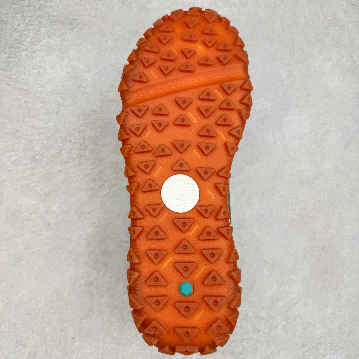 图片[9]-Timberland Greenstride Motion 6 添柏岚防滑耐磨低帮户外功能鞋 简约大方的造型设计，给人以随性休闲的时尚格调，穿着舒适轻便，运动灵活自如，满足日常个性穿搭。Timberland户外品牌最早成立于1918年的美国波士顿，它的成功故事就从第一双防水皮靴Yellow Boots开始。这双具备完全防水机能的靴子瞬间广受好评，他那独创又不失古典的款式，以及大胆使用黄色的崭新风格，吸引了广大消费者的目光。现今仍不改其原有风貌的这双黄靴，就是火遍全球的“大黄靴”。Timberland的高端工艺、实穿耐用等特点让他拥有绝对鞋界地位。尺码：40 41 41.5 42 43 43.5 44 44.5 45 45.5 46-选品中心