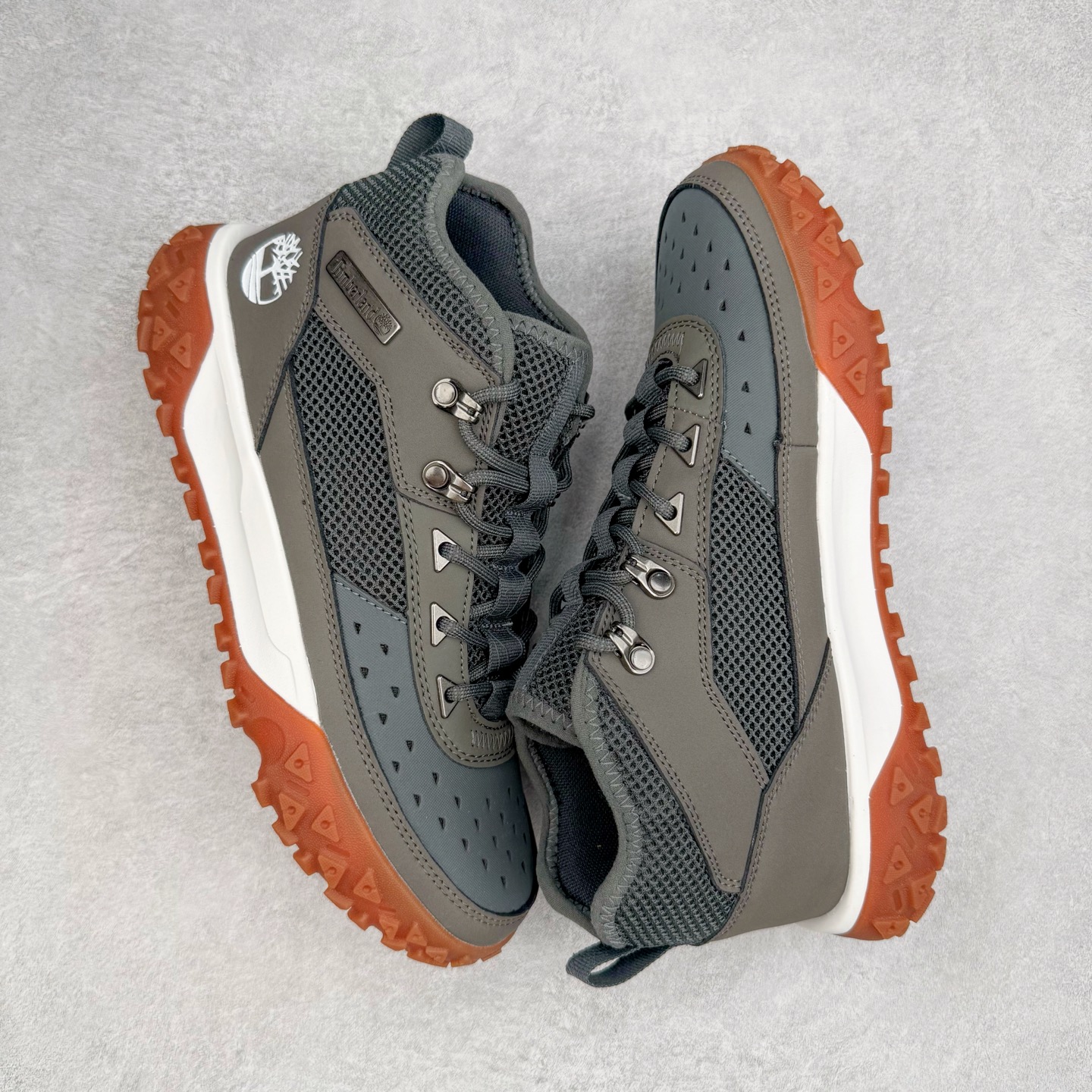 图片[3]-Timberland Greenstride Motion 6 添柏岚防滑耐磨低帮户外功能鞋 简约大方的造型设计，给人以随性休闲的时尚格调，穿着舒适轻便，运动灵活自如，满足日常个性穿搭。Timberland户外品牌最早成立于1918年的美国波士顿，它的成功故事就从第一双防水皮靴Yellow Boots开始。这双具备完全防水机能的靴子瞬间广受好评，他那独创又不失古典的款式，以及大胆使用黄色的崭新风格，吸引了广大消费者的目光。现今仍不改其原有风貌的这双黄靴，就是火遍全球的“大黄靴”。Timberland的高端工艺、实穿耐用等特点让他拥有绝对鞋界地位。尺码：40 41 41.5 42 43 43.5 44 44.5 45 45.5 46-选品中心