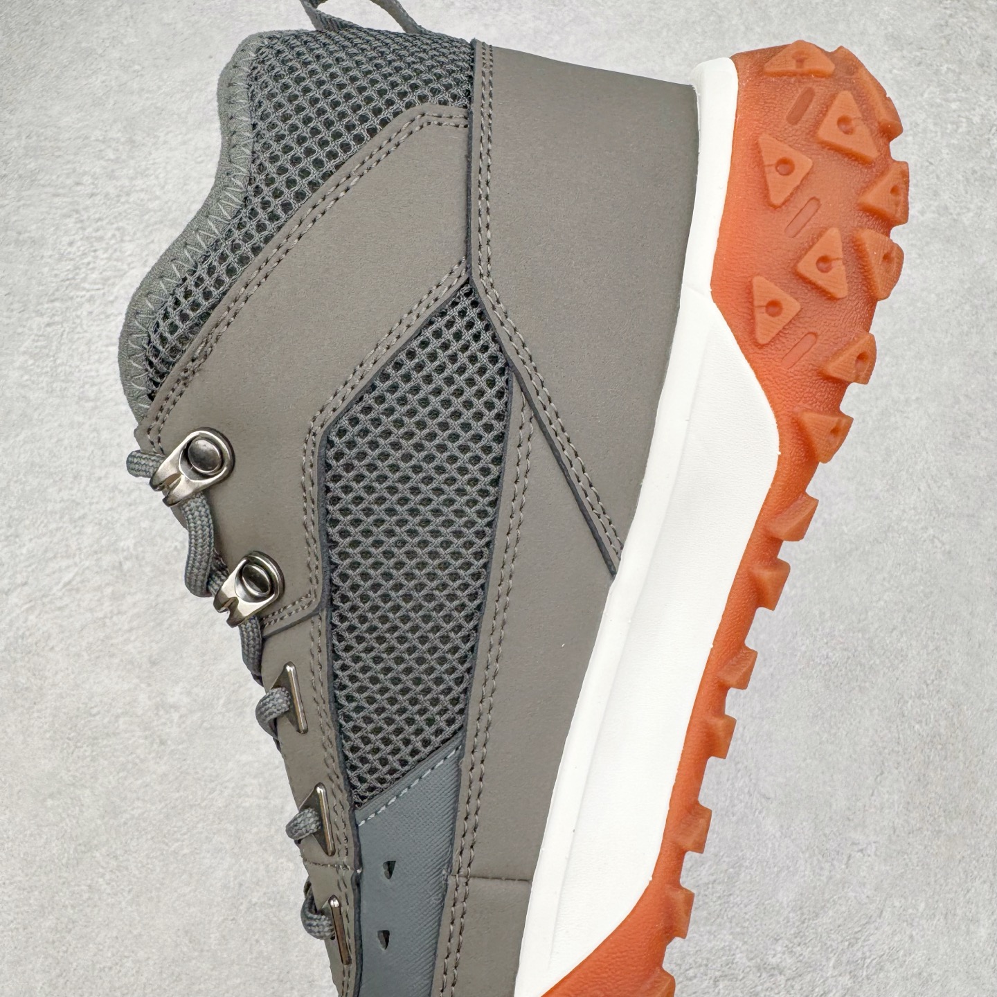 图片[7]-Timberland Greenstride Motion 6 添柏岚防滑耐磨低帮户外功能鞋 简约大方的造型设计，给人以随性休闲的时尚格调，穿着舒适轻便，运动灵活自如，满足日常个性穿搭。Timberland户外品牌最早成立于1918年的美国波士顿，它的成功故事就从第一双防水皮靴Yellow Boots开始。这双具备完全防水机能的靴子瞬间广受好评，他那独创又不失古典的款式，以及大胆使用黄色的崭新风格，吸引了广大消费者的目光。现今仍不改其原有风貌的这双黄靴，就是火遍全球的“大黄靴”。Timberland的高端工艺、实穿耐用等特点让他拥有绝对鞋界地位。尺码：40 41 41.5 42 43 43.5 44 44.5 45 45.5 46-选品中心