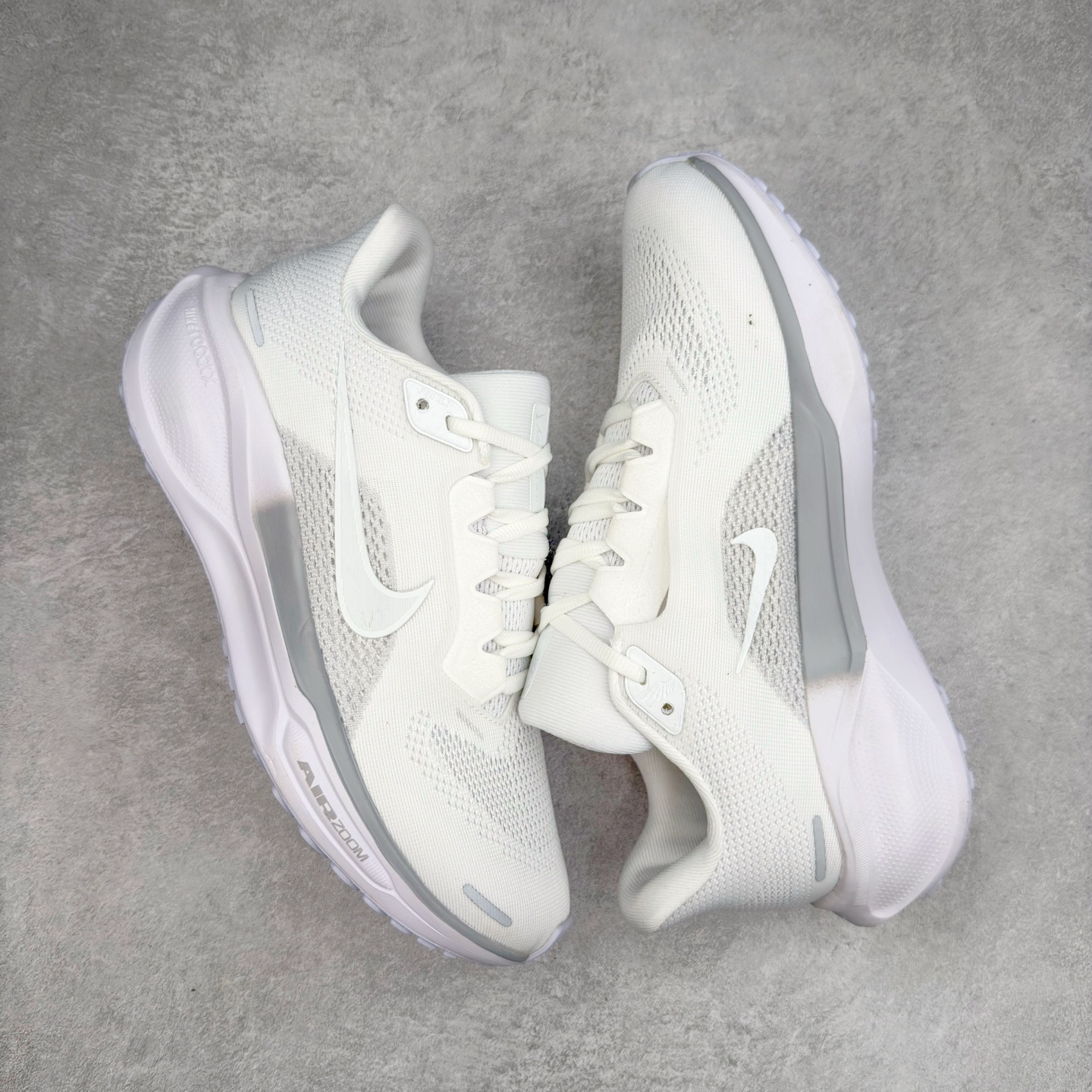 图片[3]-＃特价福利 NK Zoom Pegasus 飞马41代马拉松系列网面透气缓震疾速跑鞋 拥有 Zoom Air 一如既往的稳定感和流畅感 鞋面采用工程网眼设计 为特定高热区域营造出色透气性 进一步增加鞋面的穿孔数量 让足部能够快速散热 中足搭配 Flywire 飞线 在高速运动时营造舒适稳定的贴合感 内置Zoon气垫加持 动力十足 尺码：36 36.5 37.5 38 38.5 39 40 40.5 41 42 42.5 43 44 45-选品中心