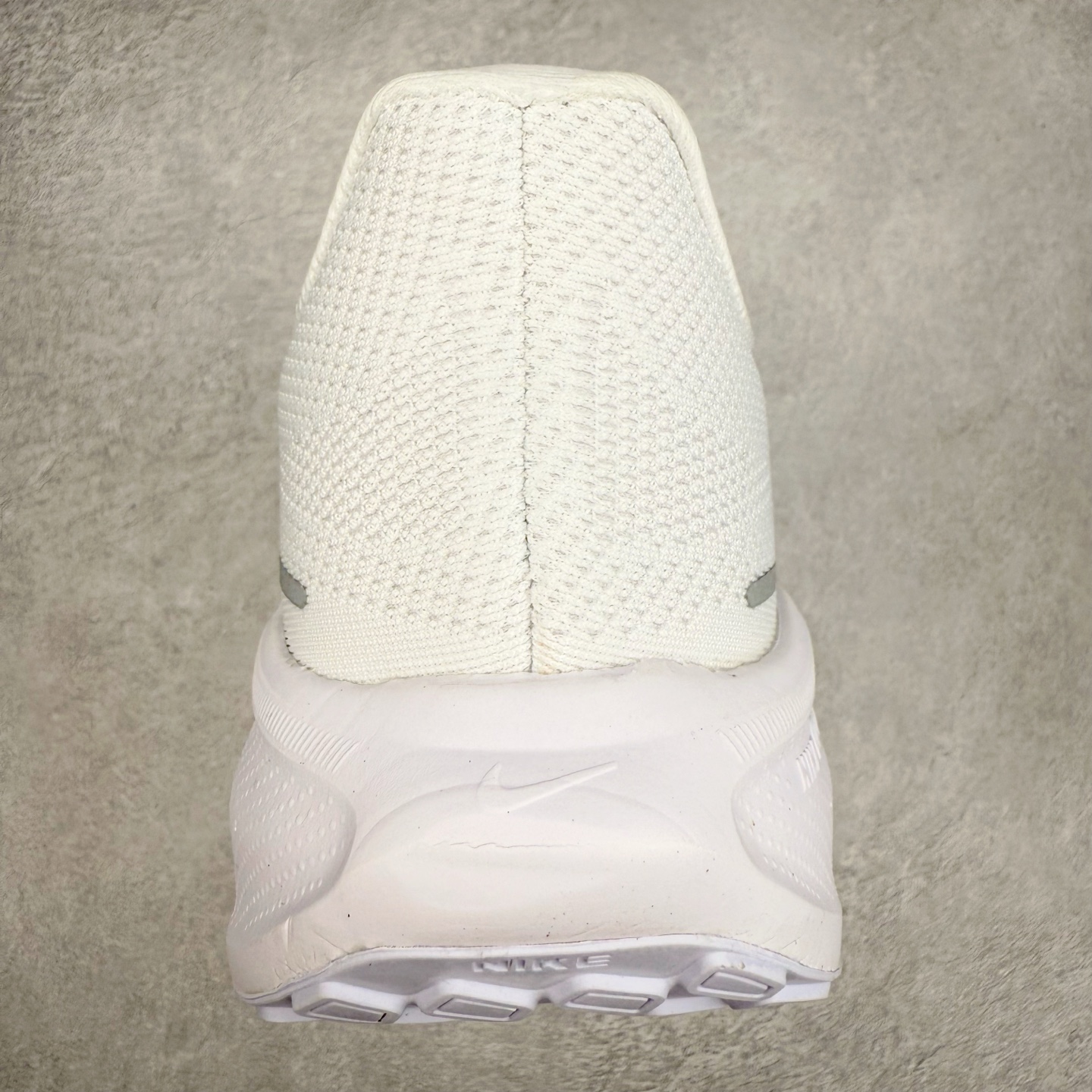 图片[8]-＃特价福利 NK Zoom Pegasus 飞马41代马拉松系列网面透气缓震疾速跑鞋 拥有 Zoom Air 一如既往的稳定感和流畅感 鞋面采用工程网眼设计 为特定高热区域营造出色透气性 进一步增加鞋面的穿孔数量 让足部能够快速散热 中足搭配 Flywire 飞线 在高速运动时营造舒适稳定的贴合感 内置Zoon气垫加持 动力十足 尺码：36 36.5 37.5 38 38.5 39 40 40.5 41 42 42.5 43 44 45-选品中心