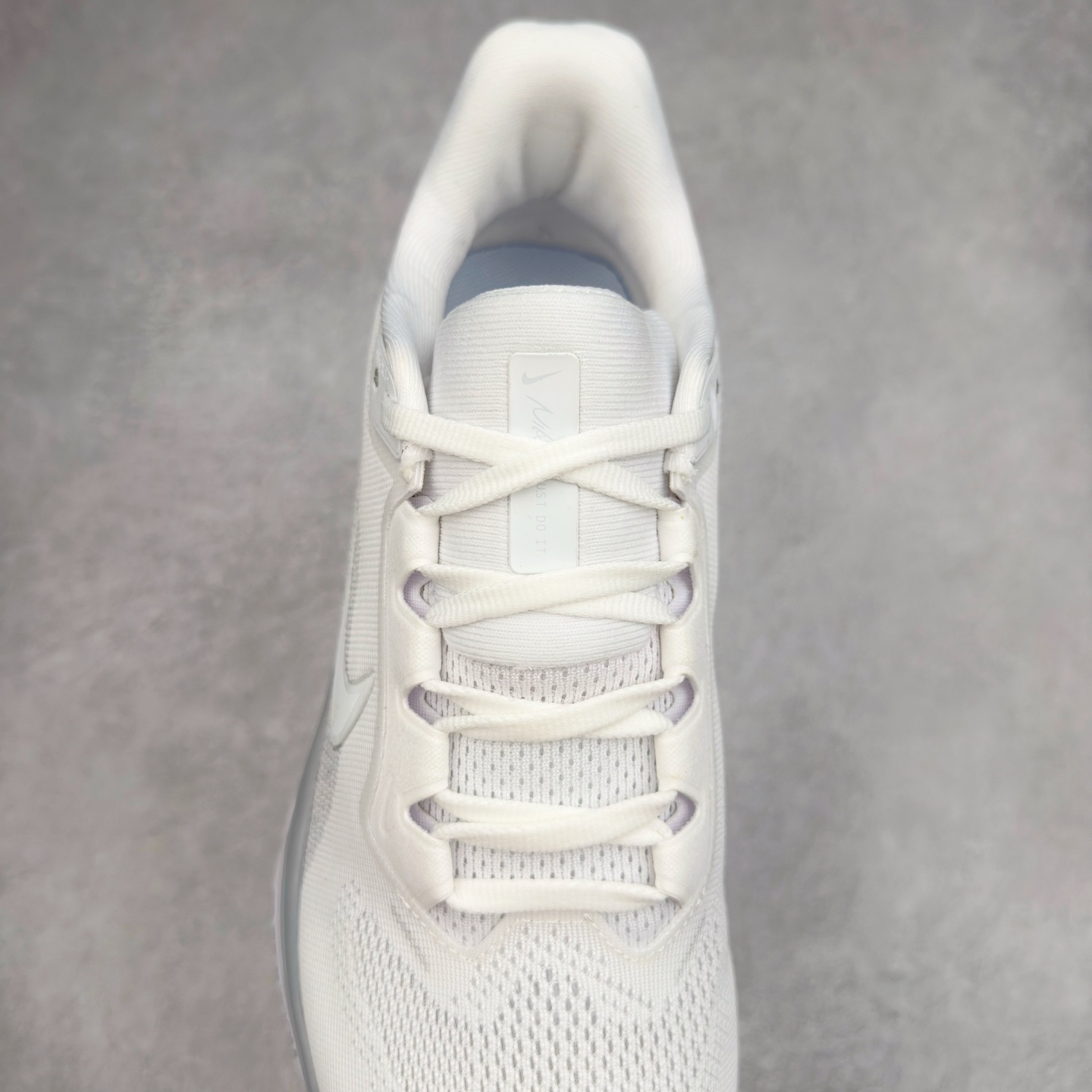 图片[5]-＃特价福利 NK Zoom Pegasus 飞马41代马拉松系列网面透气缓震疾速跑鞋 拥有 Zoom Air 一如既往的稳定感和流畅感 鞋面采用工程网眼设计 为特定高热区域营造出色透气性 进一步增加鞋面的穿孔数量 让足部能够快速散热 中足搭配 Flywire 飞线 在高速运动时营造舒适稳定的贴合感 内置Zoon气垫加持 动力十足 尺码：36 36.5 37.5 38 38.5 39 40 40.5 41 42 42.5 43 44 45-选品中心