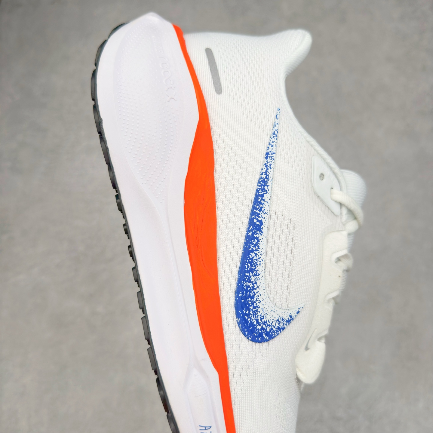 图片[6]-＃特价福利 NK Zoom Pegasus 飞马41代马拉松系列网面透气缓震疾速跑鞋 拥有 Zoom Air 一如既往的稳定感和流畅感 鞋面采用工程网眼设计 为特定高热区域营造出色透气性 进一步增加鞋面的穿孔数量 让足部能够快速散热 中足搭配 Flywire 飞线 在高速运动时营造舒适稳定的贴合感 内置Zoon气垫加持 动力十足 尺码：36 36.5 37.5 38 38.5 39 40 40.5 41 42 42.5 43 44 45-选品中心