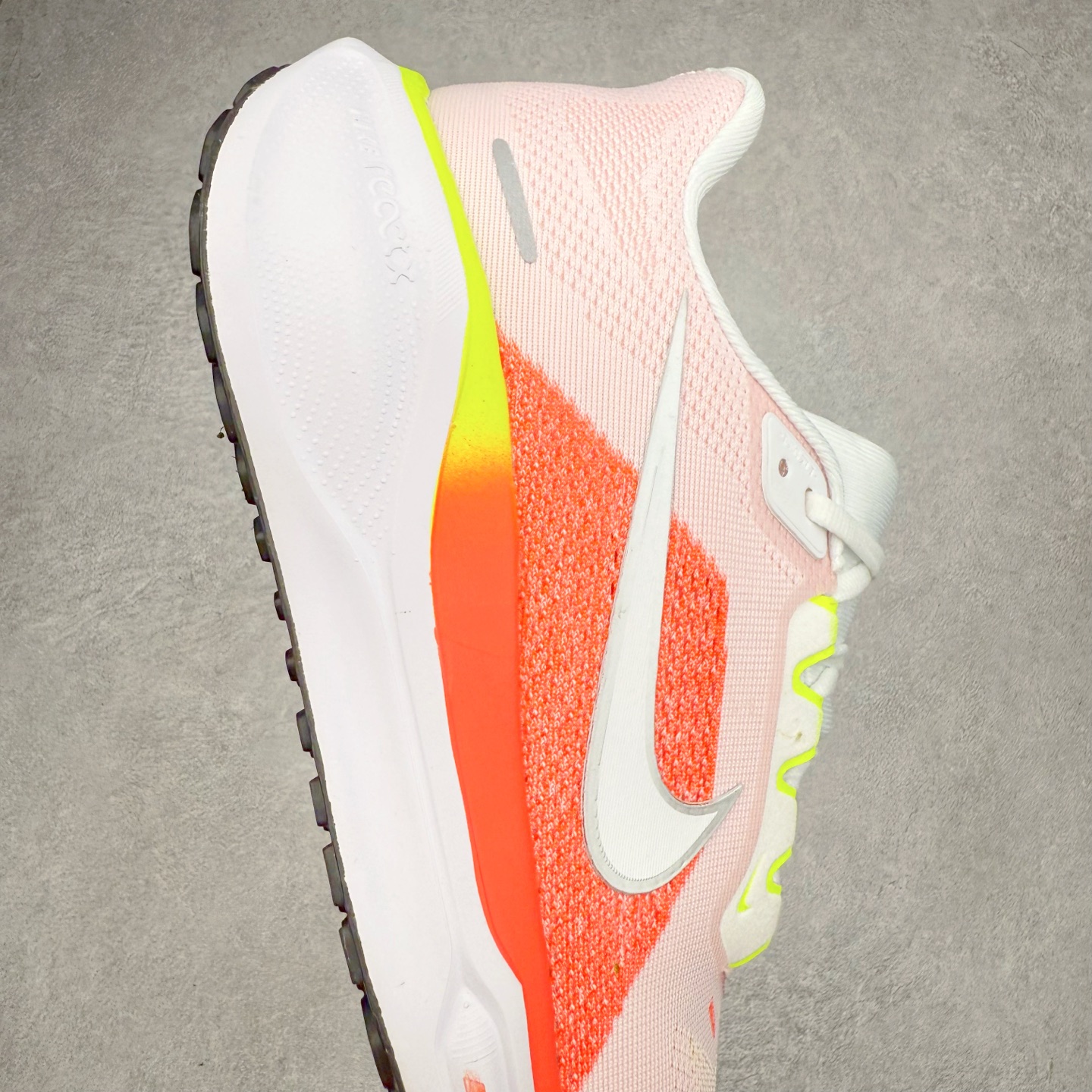 图片[6]-＃特价福利 NK Zoom Pegasus 飞马41代马拉松系列网面透气缓震疾速跑鞋 拥有 Zoom Air 一如既往的稳定感和流畅感 鞋面采用工程网眼设计 为特定高热区域营造出色透气性 进一步增加鞋面的穿孔数量 让足部能够快速散热 中足搭配 Flywire 飞线 在高速运动时营造舒适稳定的贴合感 内置Zoon气垫加持 动力十足 尺码：36 36.5 37.5 38 38.5 39 40 40.5 41 42 42.5 43 44 45-选品中心