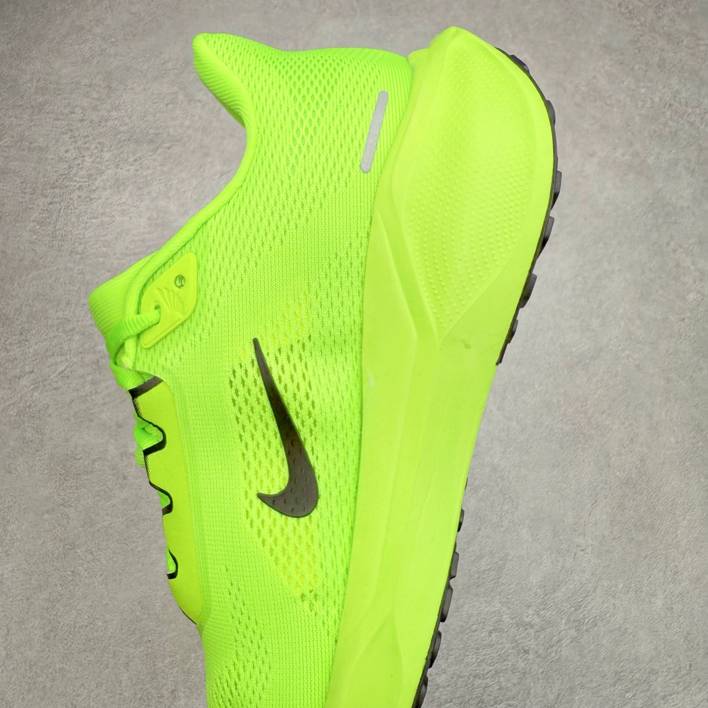 图片[7]-＃特价福利 NK Zoom Pegasus 飞马41代马拉松系列网面透气缓震疾速跑鞋 拥有 Zoom Air 一如既往的稳定感和流畅感 鞋面采用工程网眼设计 为特定高热区域营造出色透气性 进一步增加鞋面的穿孔数量 让足部能够快速散热 中足搭配 Flywire 飞线 在高速运动时营造舒适稳定的贴合感 内置Zoon气垫加持 动力十足 尺码：36 36.5 37.5 38 38.5 39 40 40.5 41 42 42.5 43 44 45-选品中心